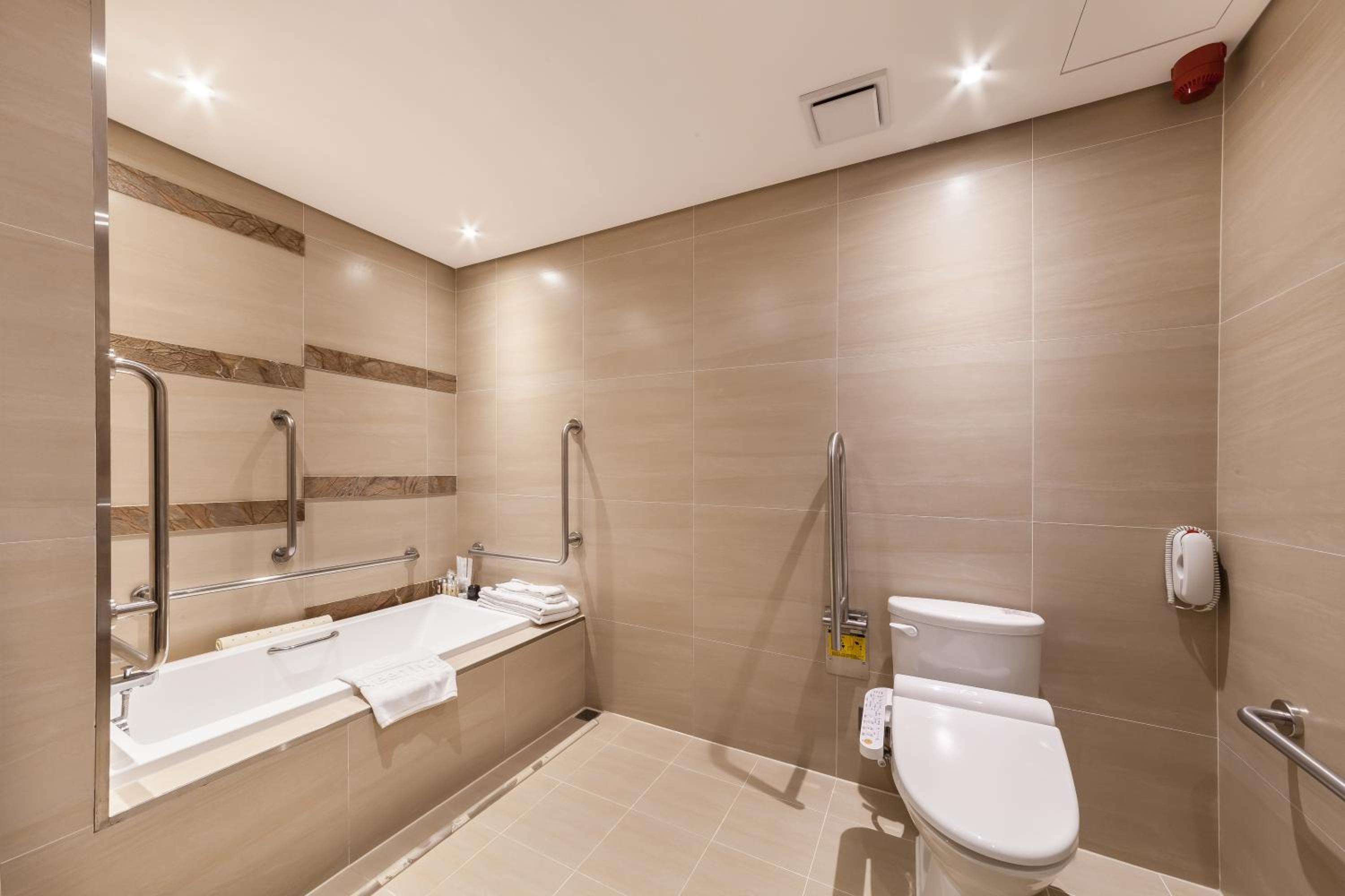 Accessible Double Room - No Window photo 3