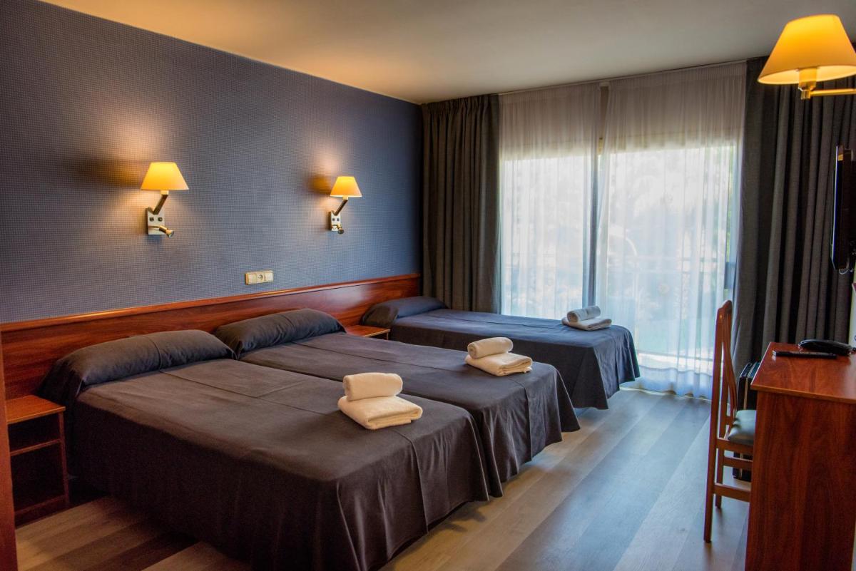 Triple Room with Single Beds photo 1