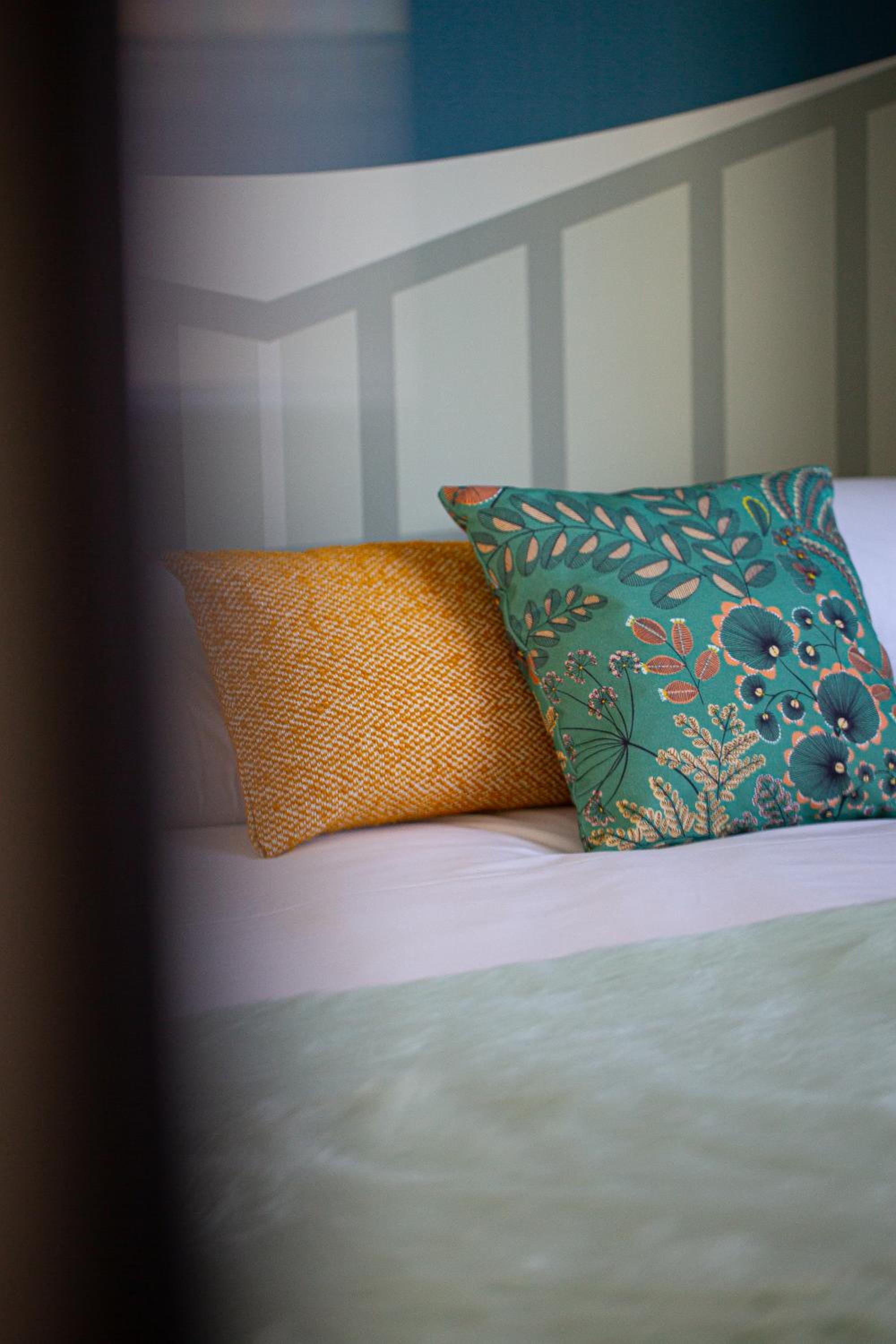 Single Room (Big bed) with Garden View photo 3