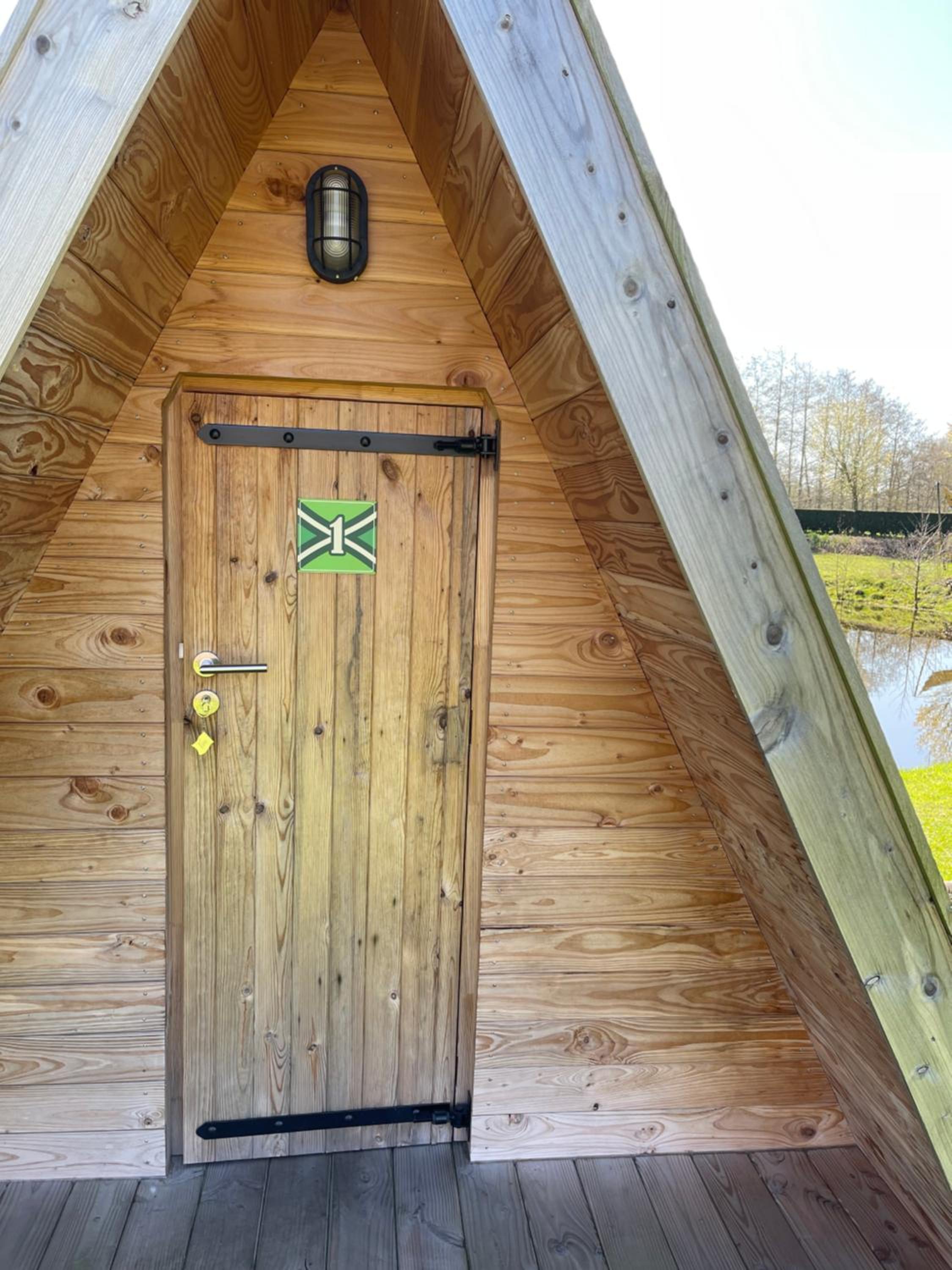 houten tent 1 photo 2