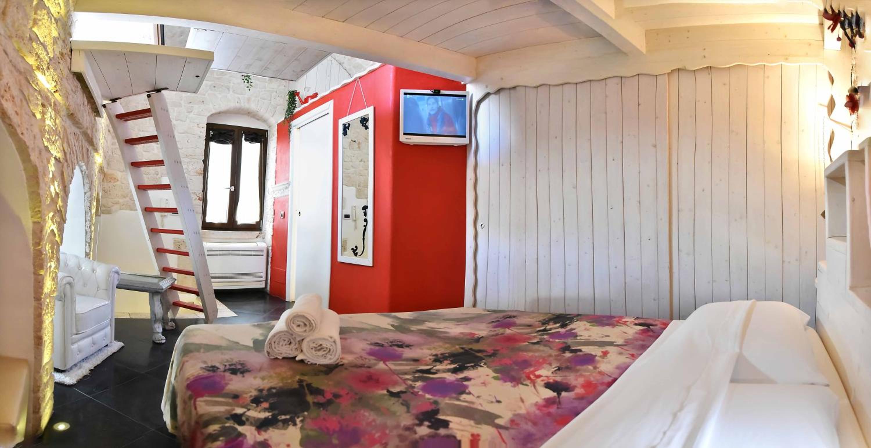 One-Bedroom Apartment - Photo 13