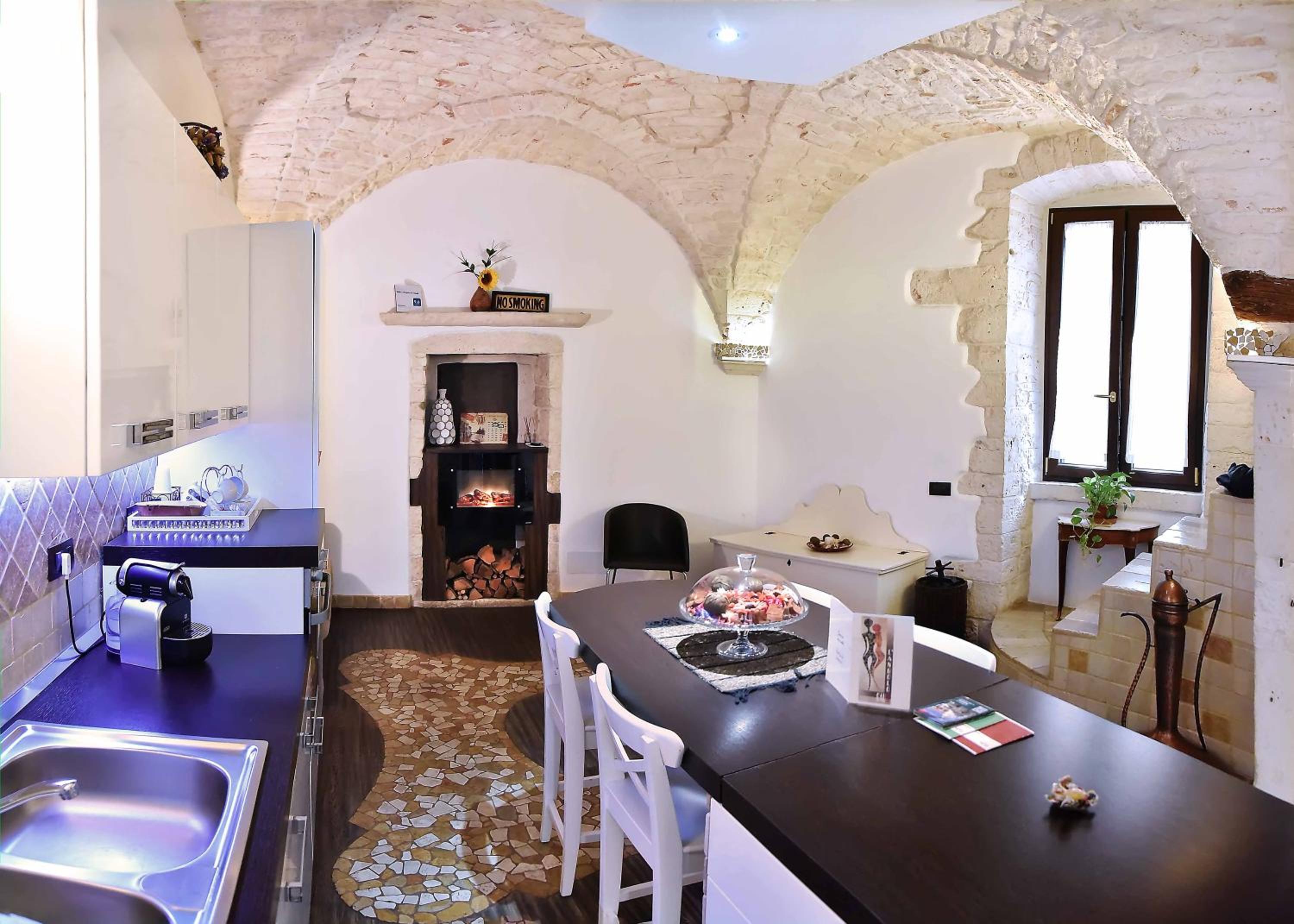 One-Bedroom Apartment - Photo 11