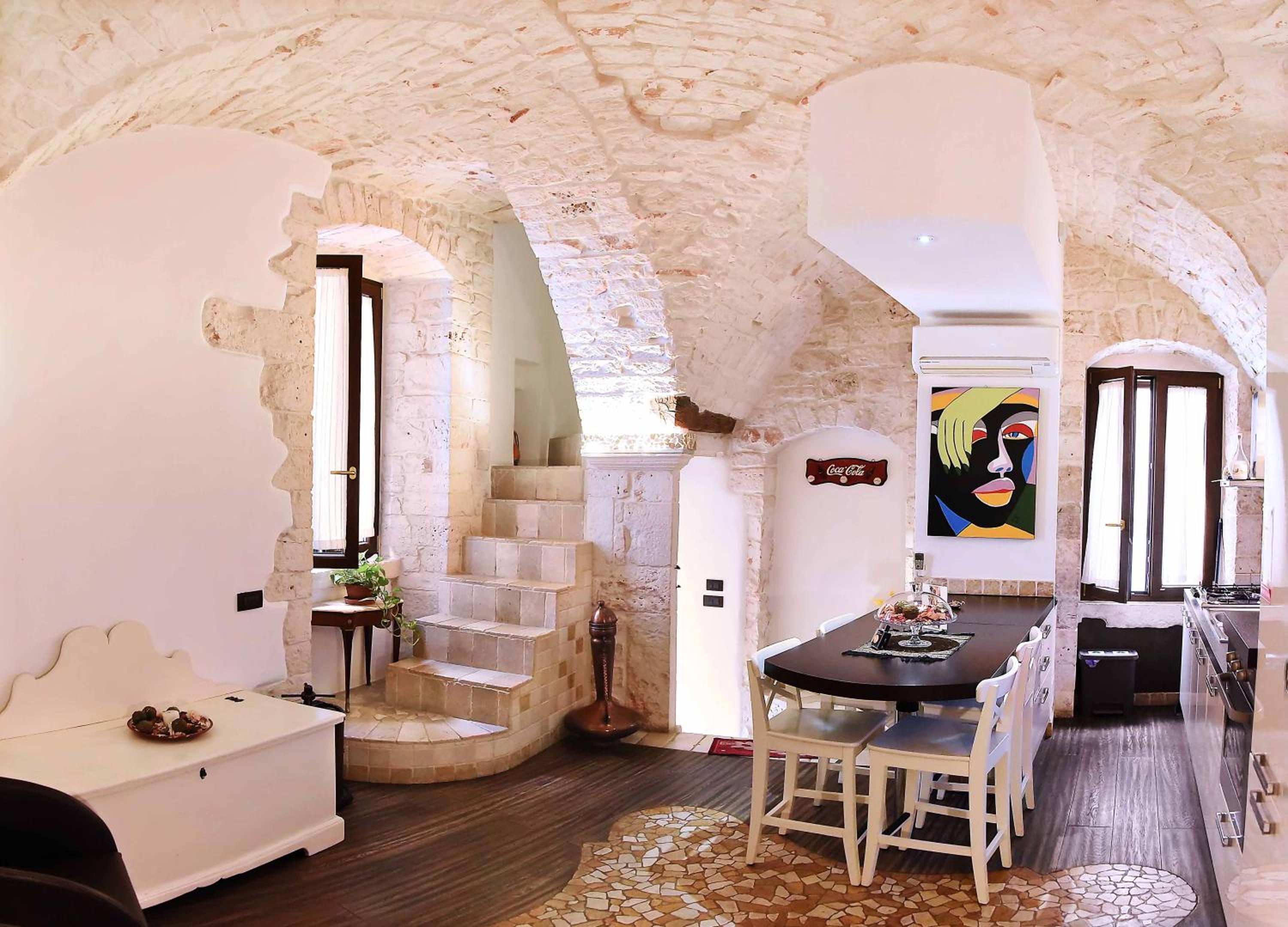 One-Bedroom Apartment - Photo 4