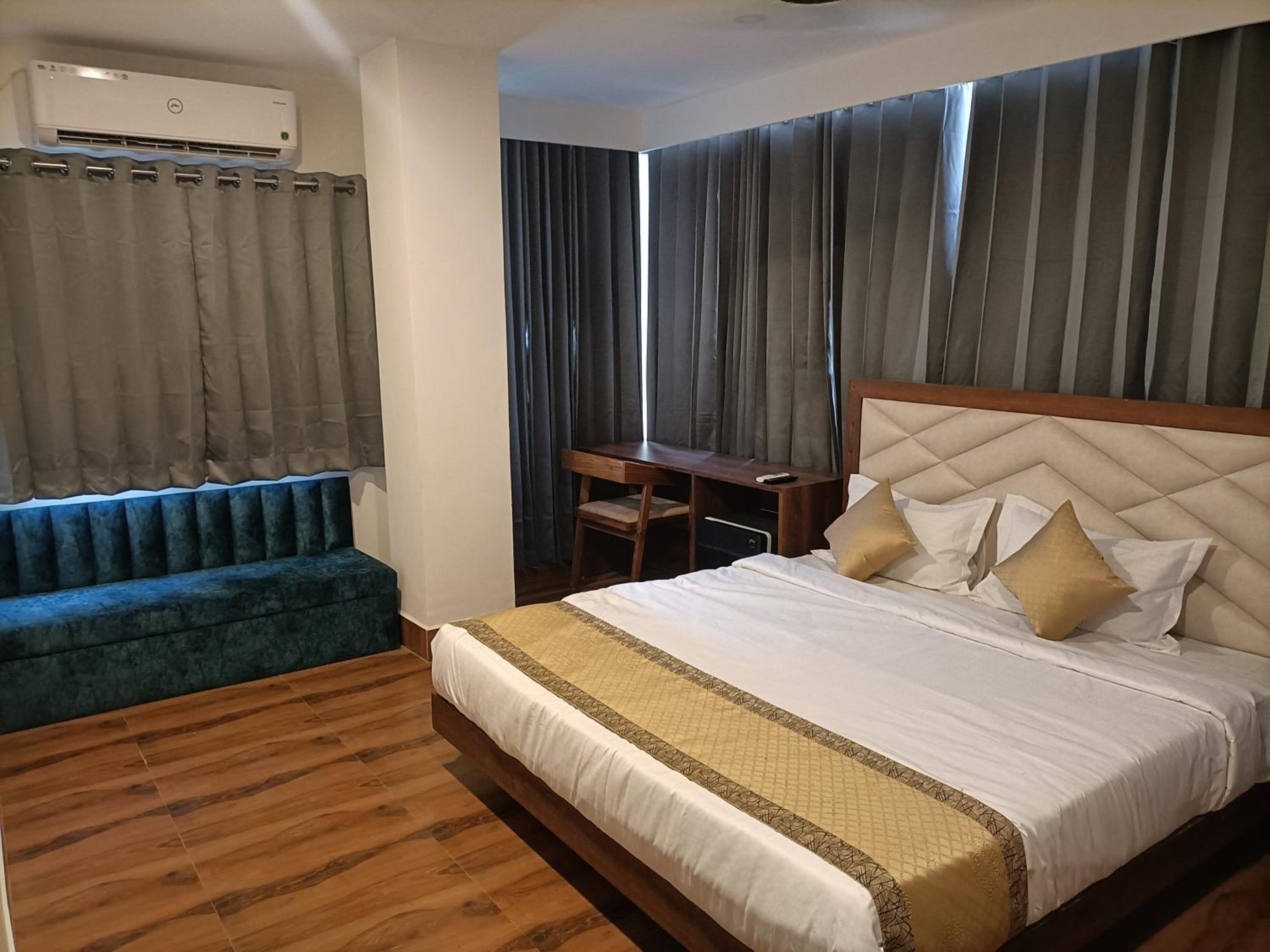 Deluxe King Room photo 3