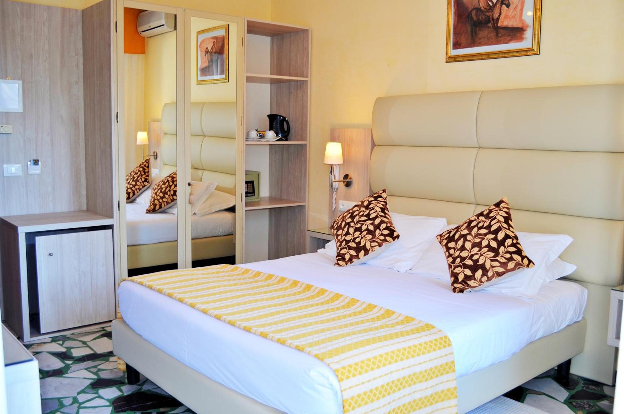 Double Room - Photo 2