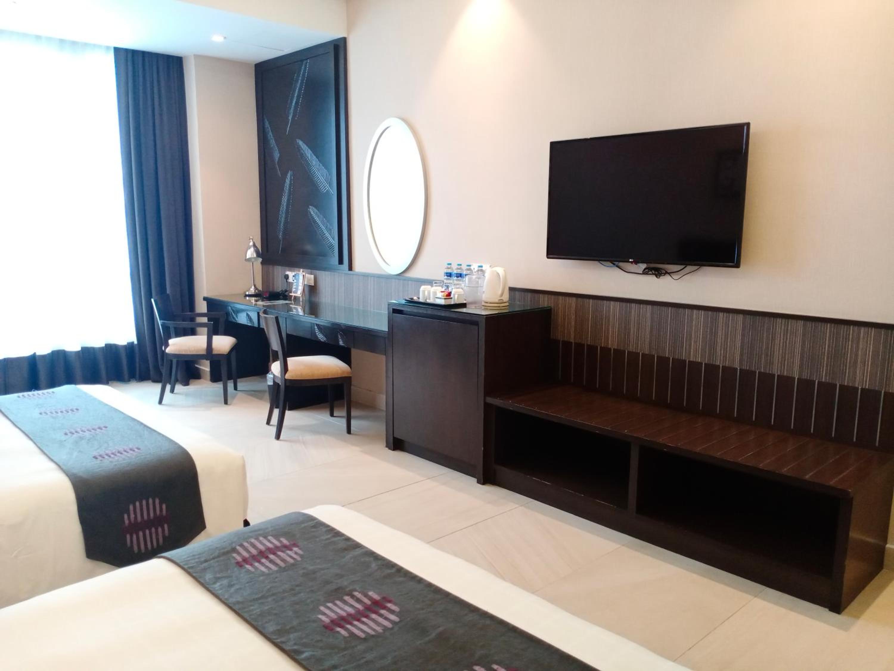 Premier Family Room - Photo 3