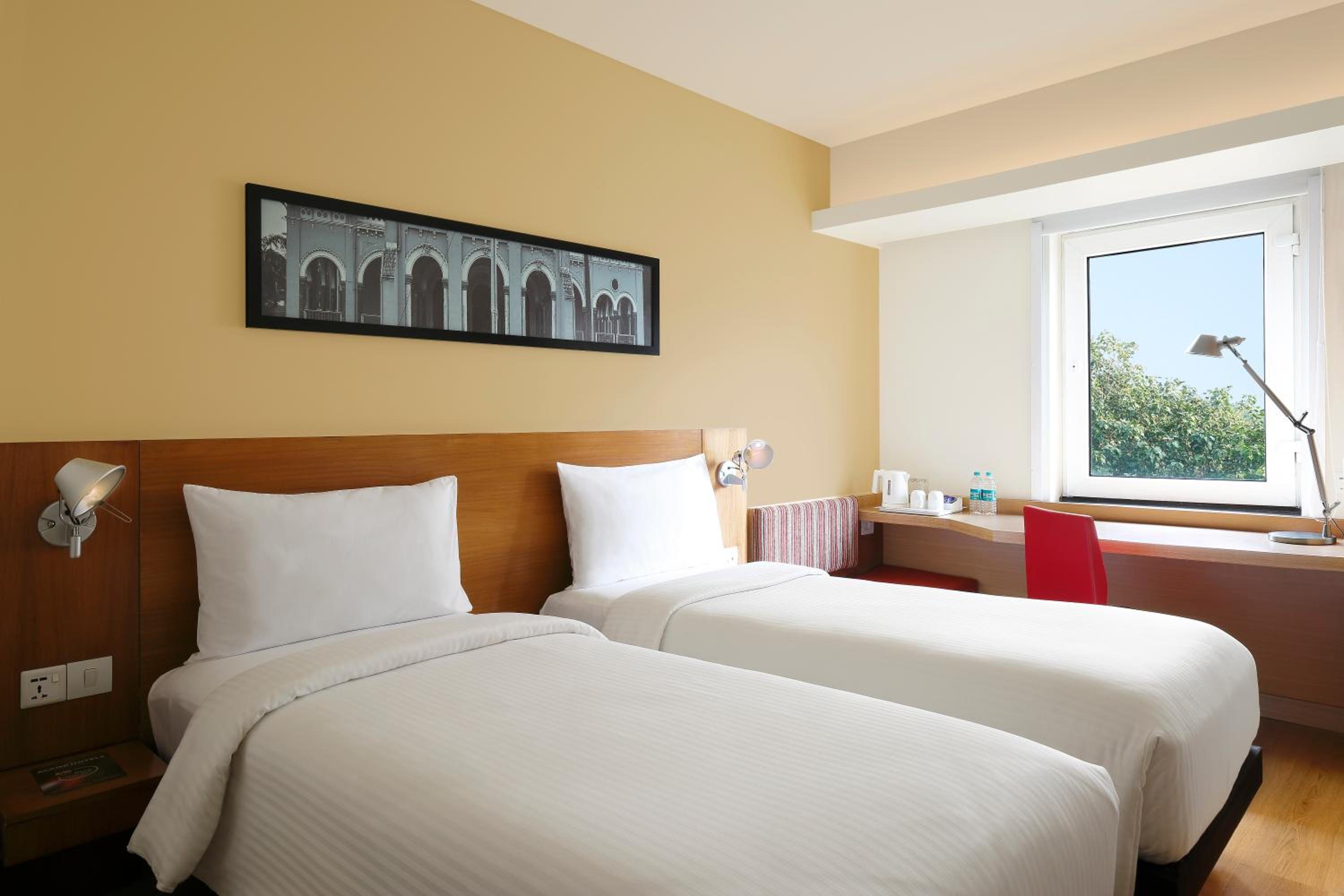 Standard Twin Room - Photo 1