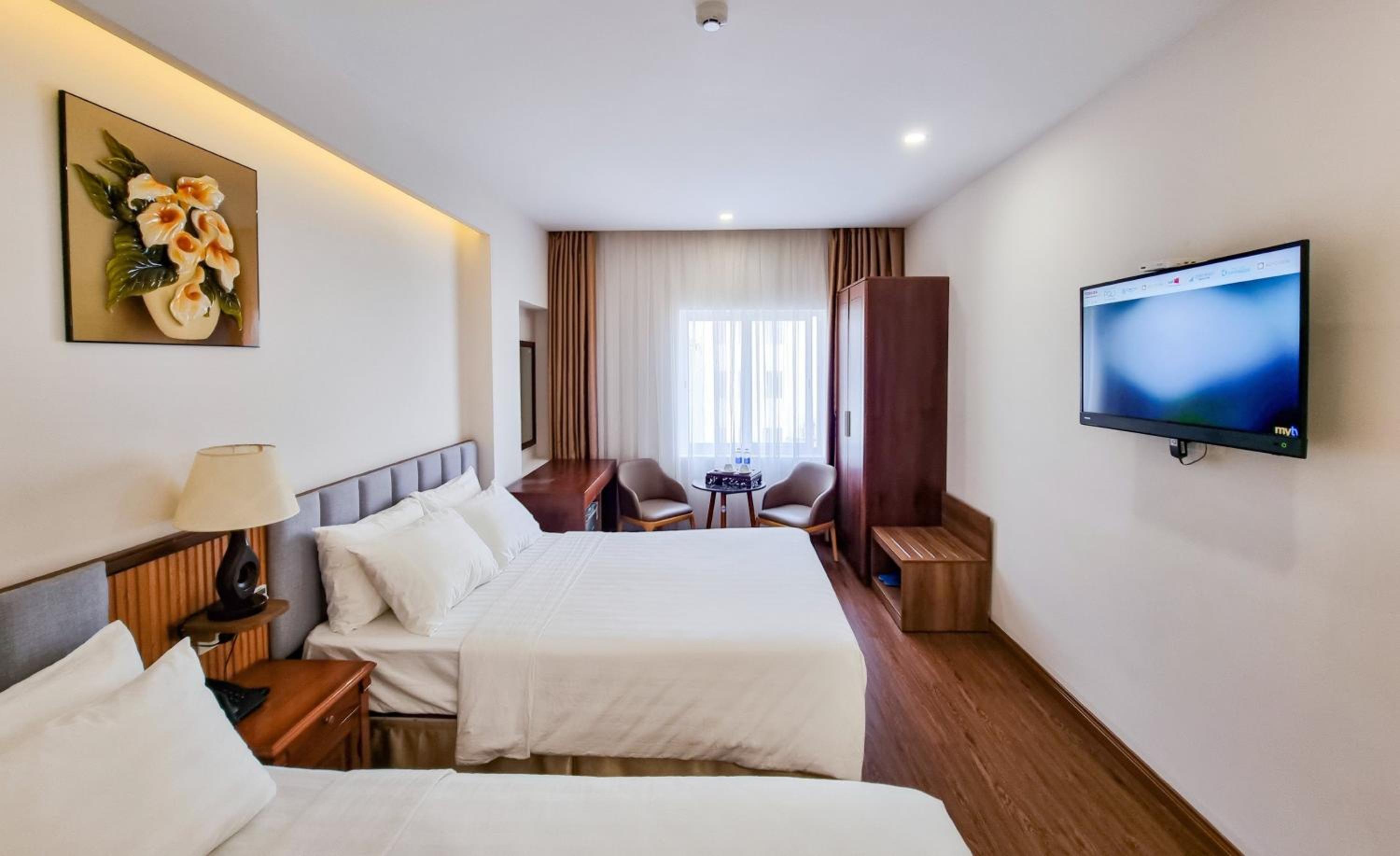 Deluxe Family Room - Photo 7