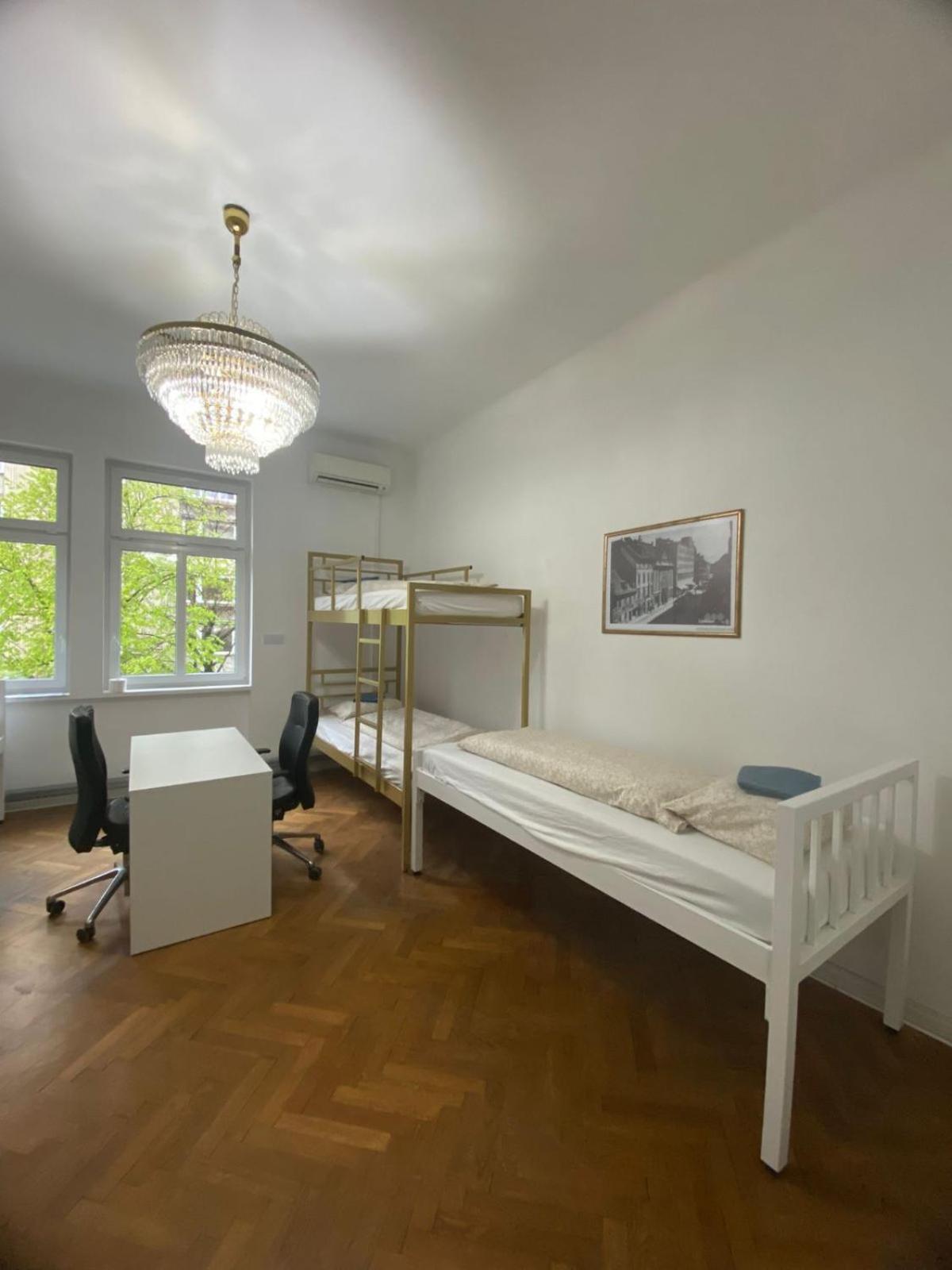 Quintuple Room with Balcony - Photo 1