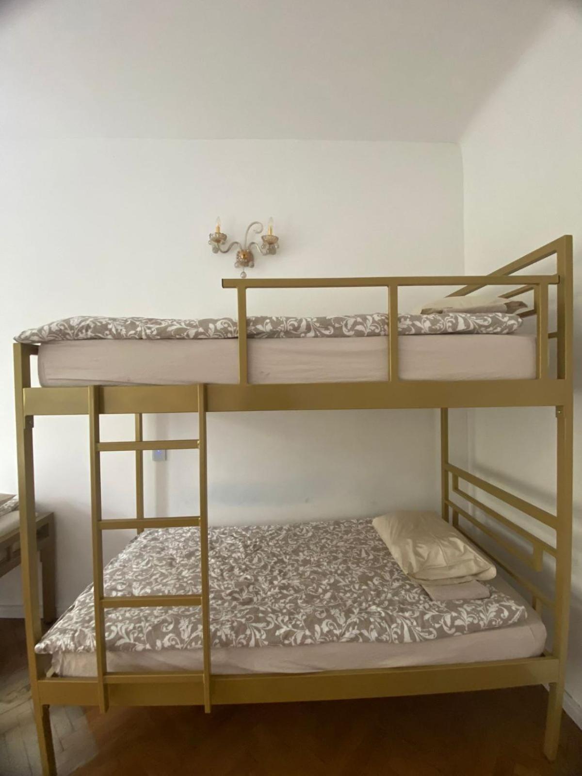 Quintuple Room with Balcony - Photo 37