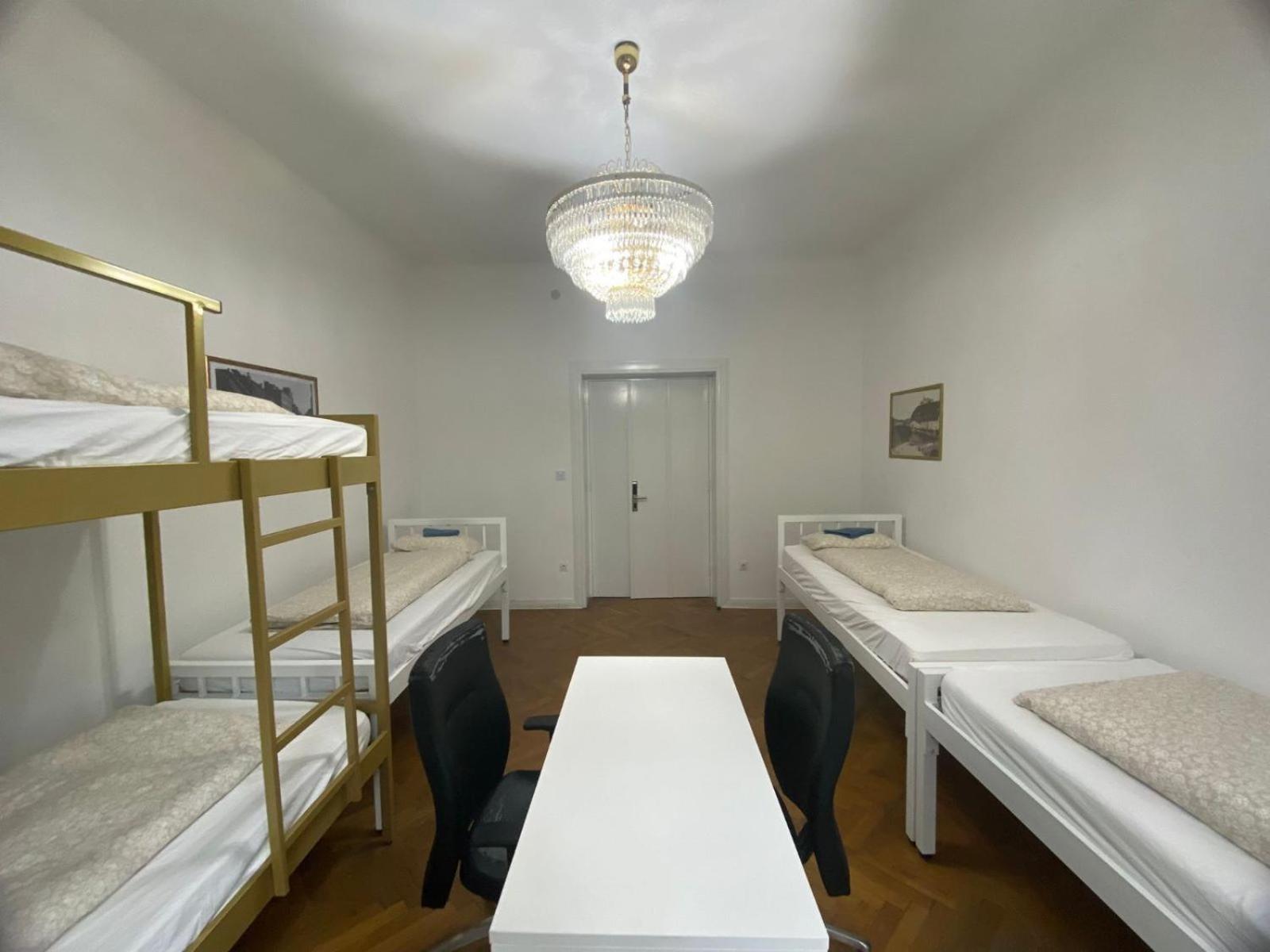 Quintuple Room with Balcony - Photo 43