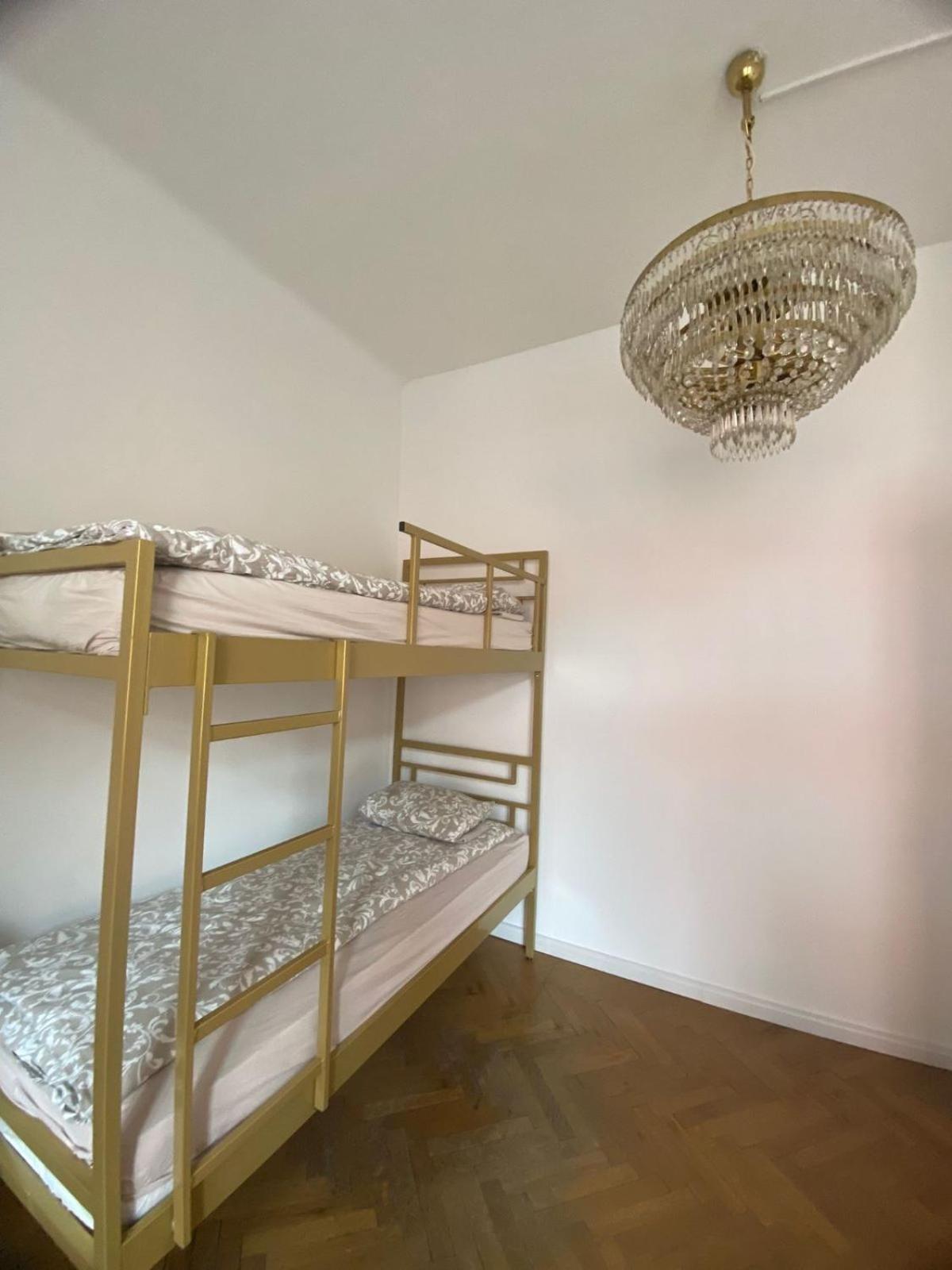 Quintuple Room with Balcony - Photo 11