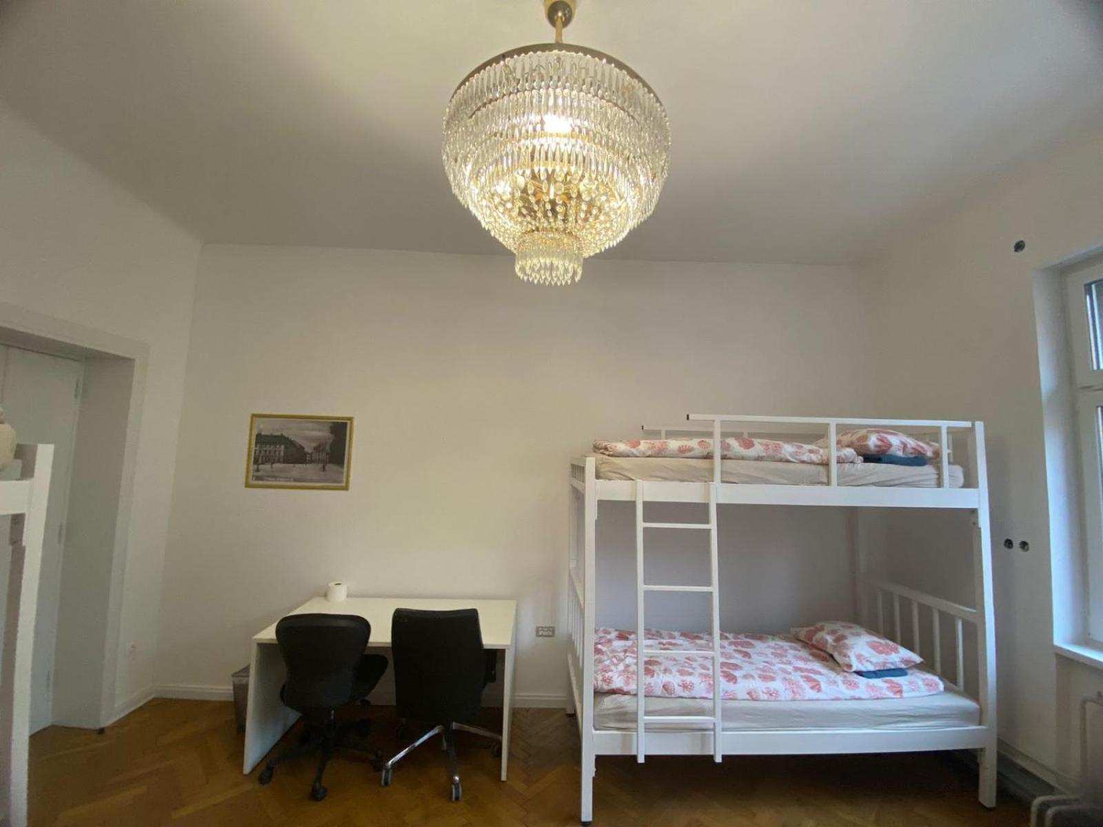 Quintuple Room with Balcony - Photo 4