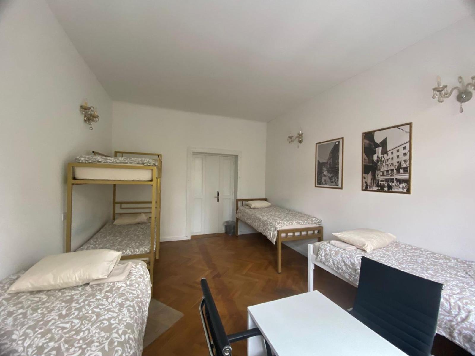 Quintuple Room with Balcony - Photo 13