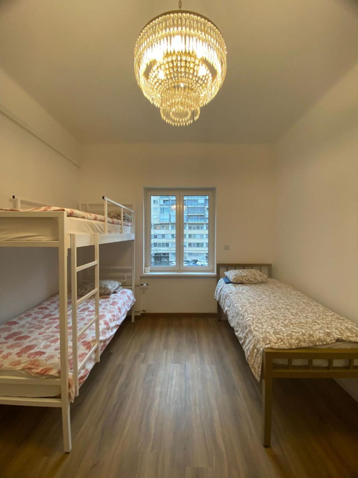 Quintuple Room with Balcony - Photo 12