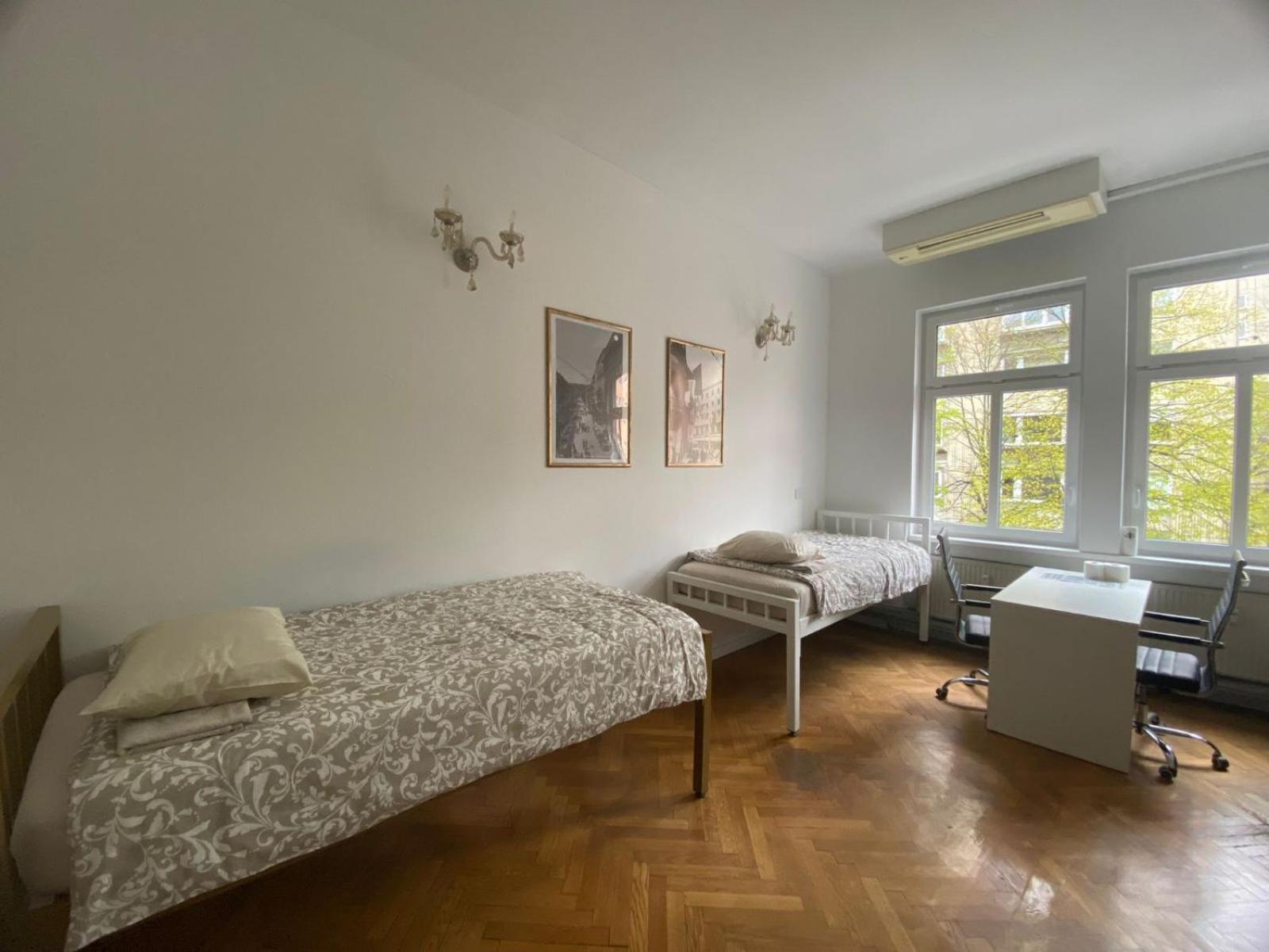 Quintuple Room with Balcony - Photo 21