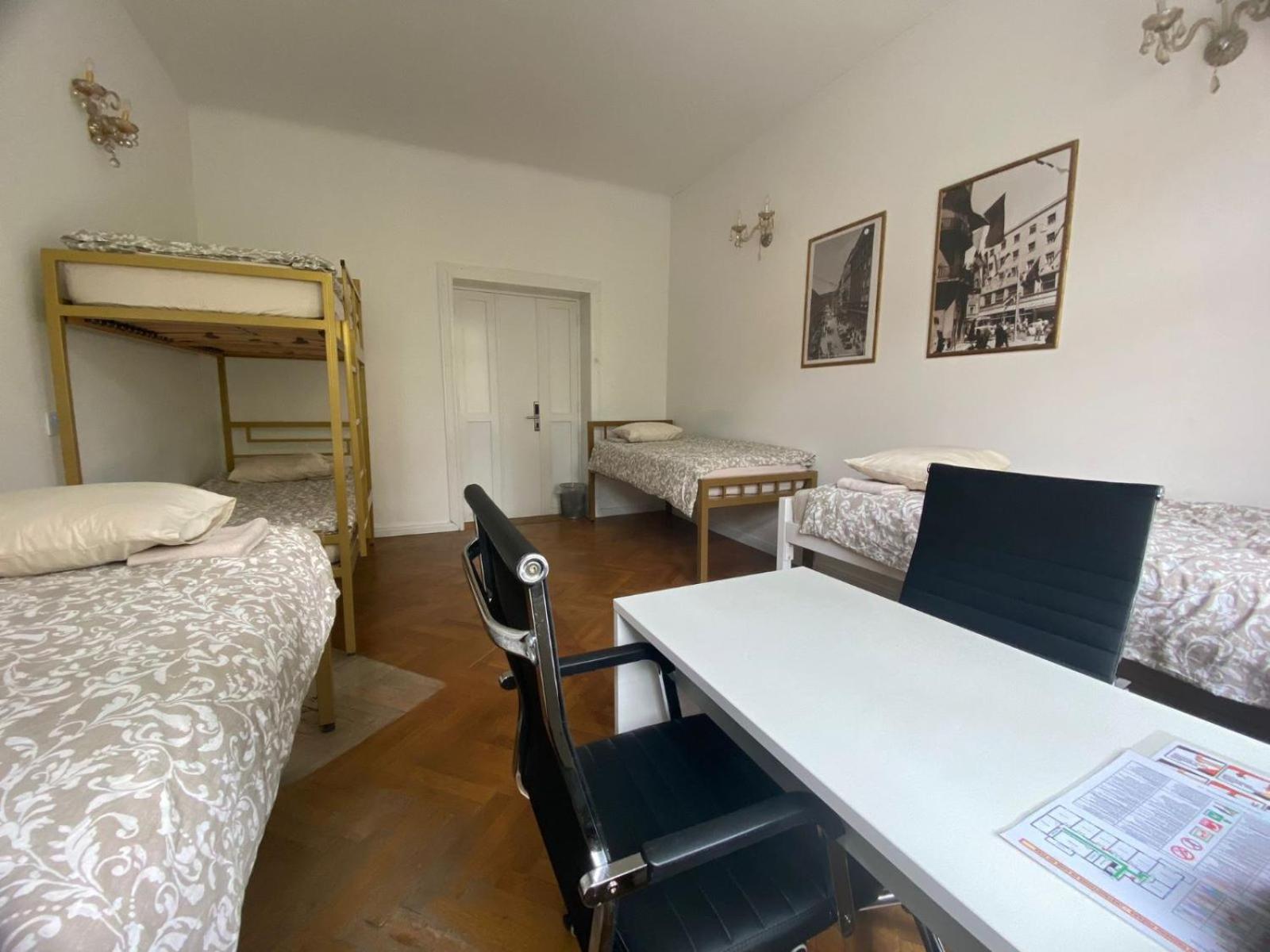 Quintuple Room with Balcony - Photo 27