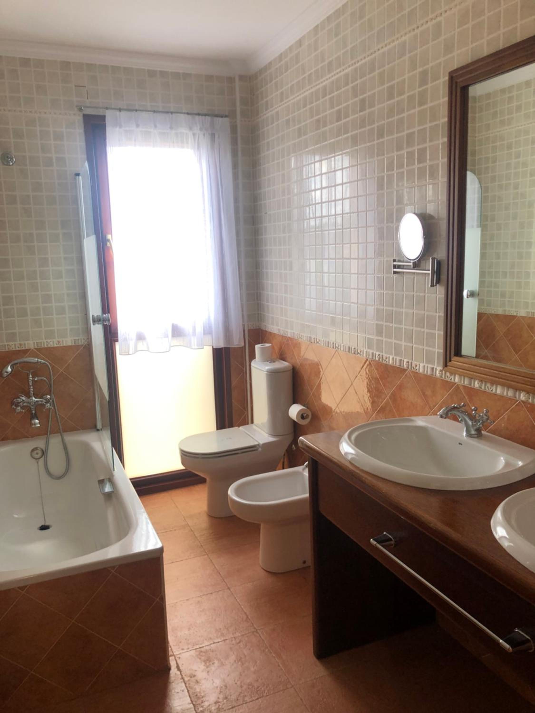 Deluxe Triple Room photo 2