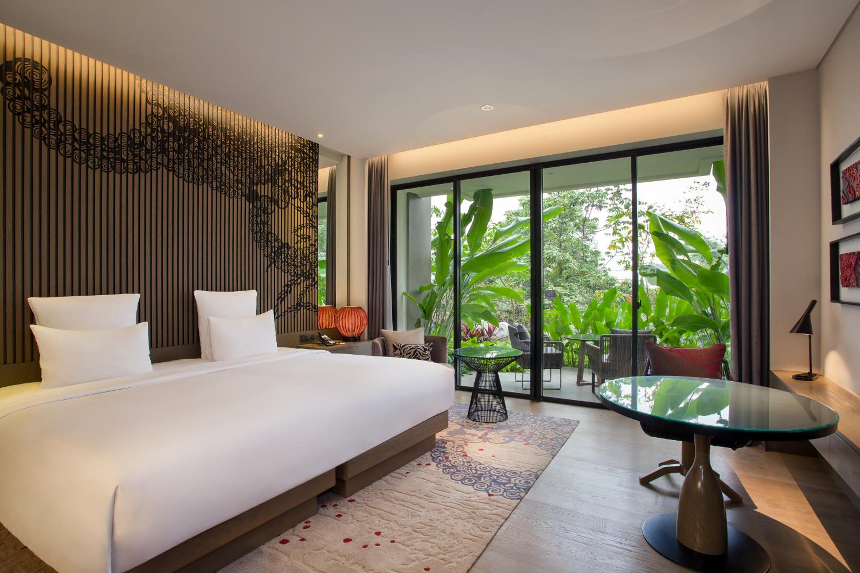 Deluxe King Room with Garden Access