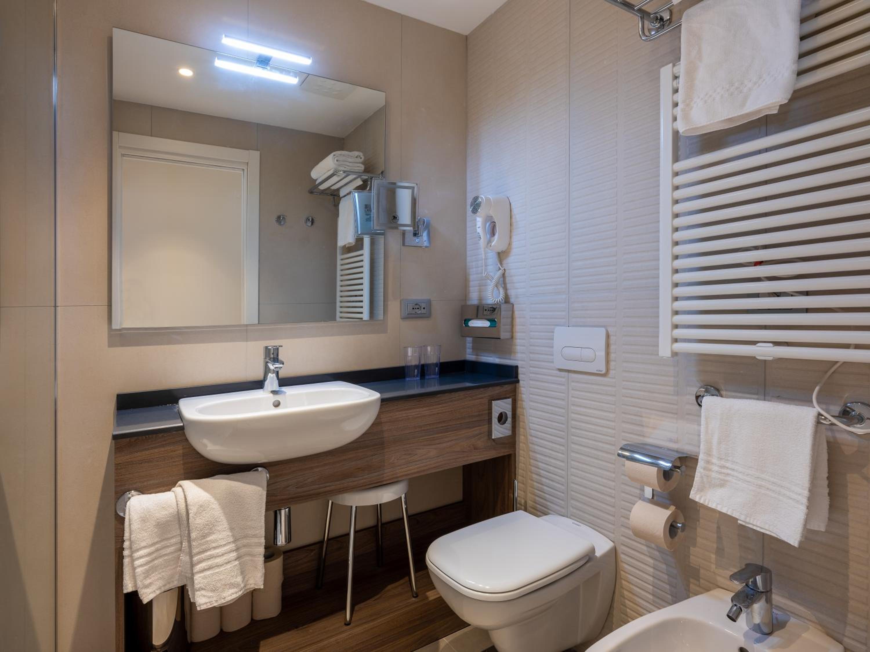 Panoramic Double or Twin Room - Photo 9