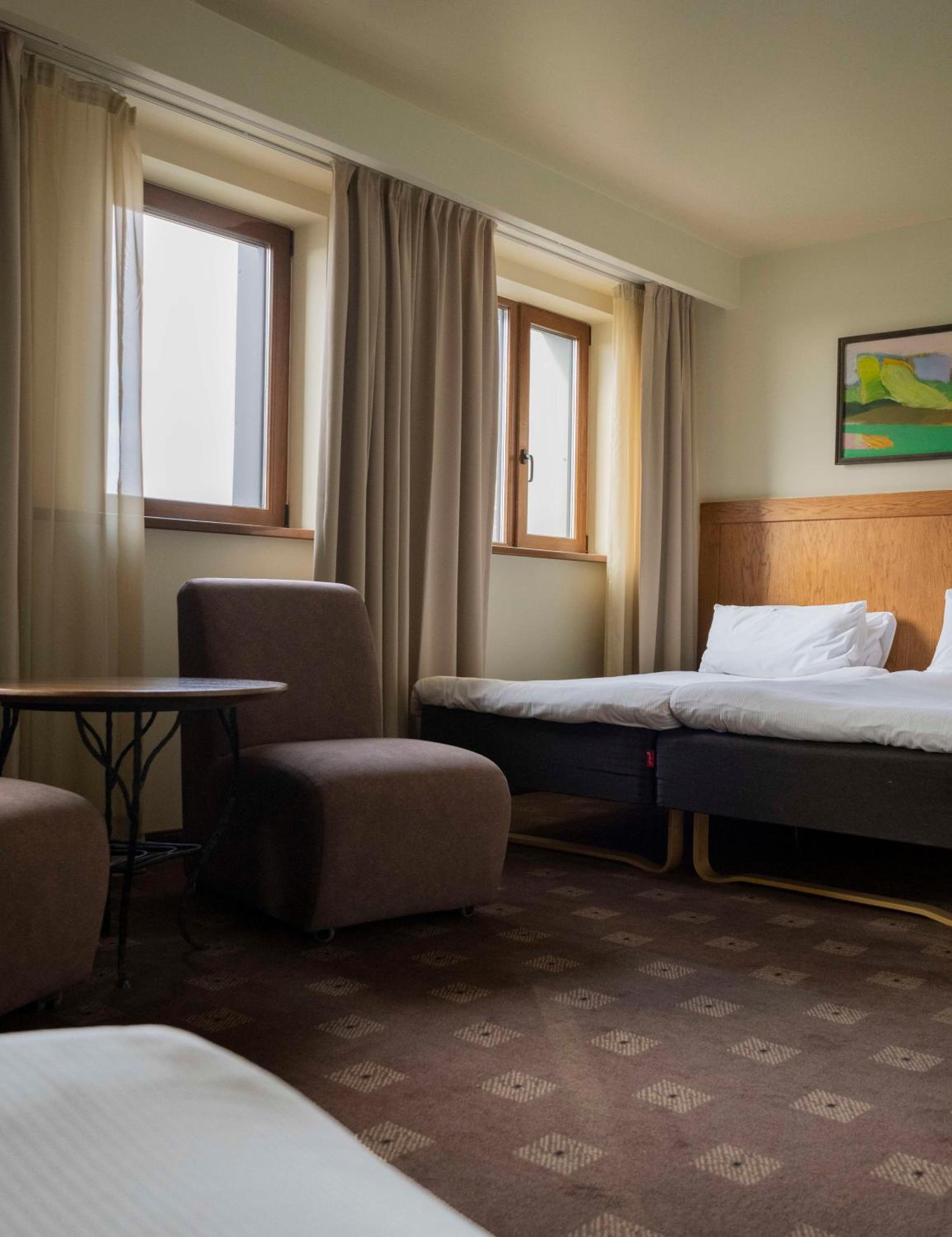 Triple Room with Three Single Beds - Photo 2