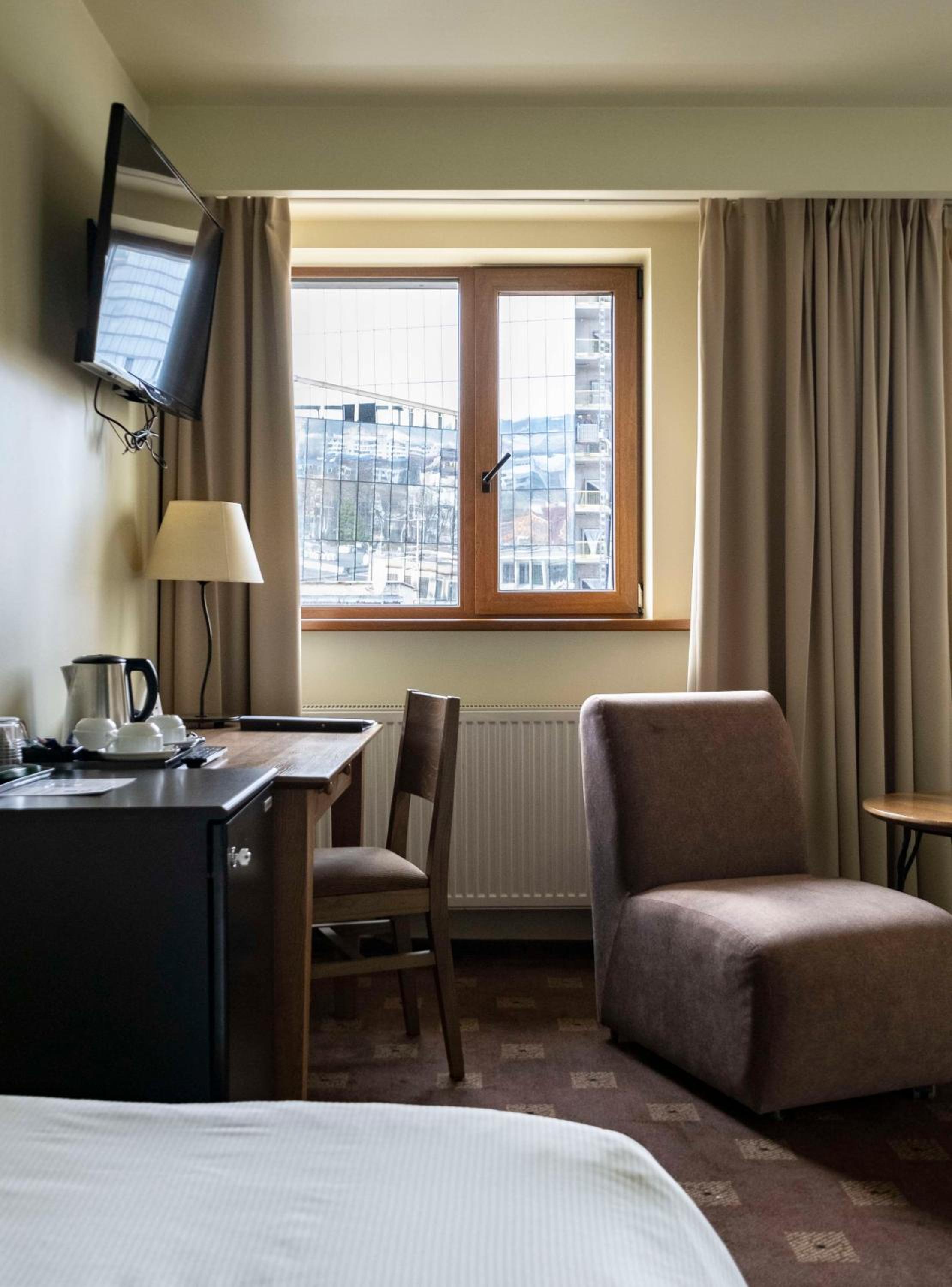 Triple Room with Three Single Beds - Photo 4