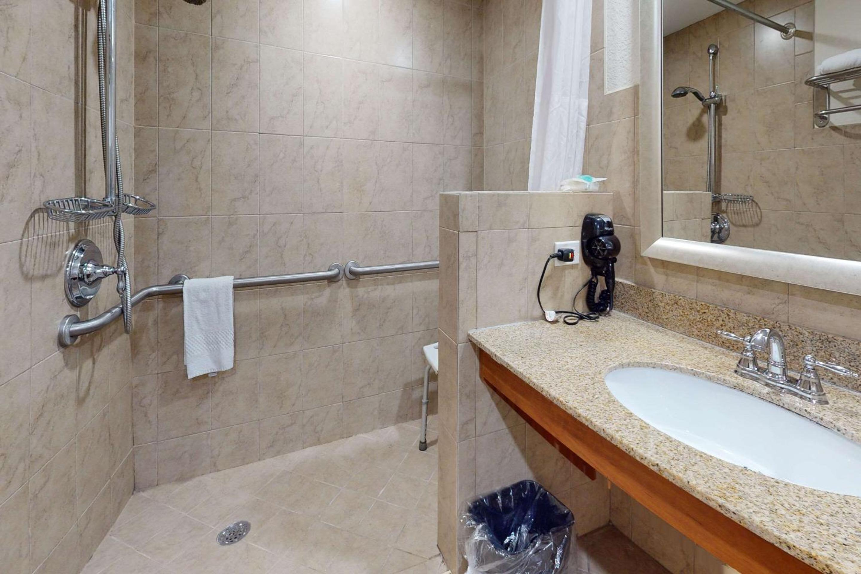King Room - Non-Smoking - Photo 5