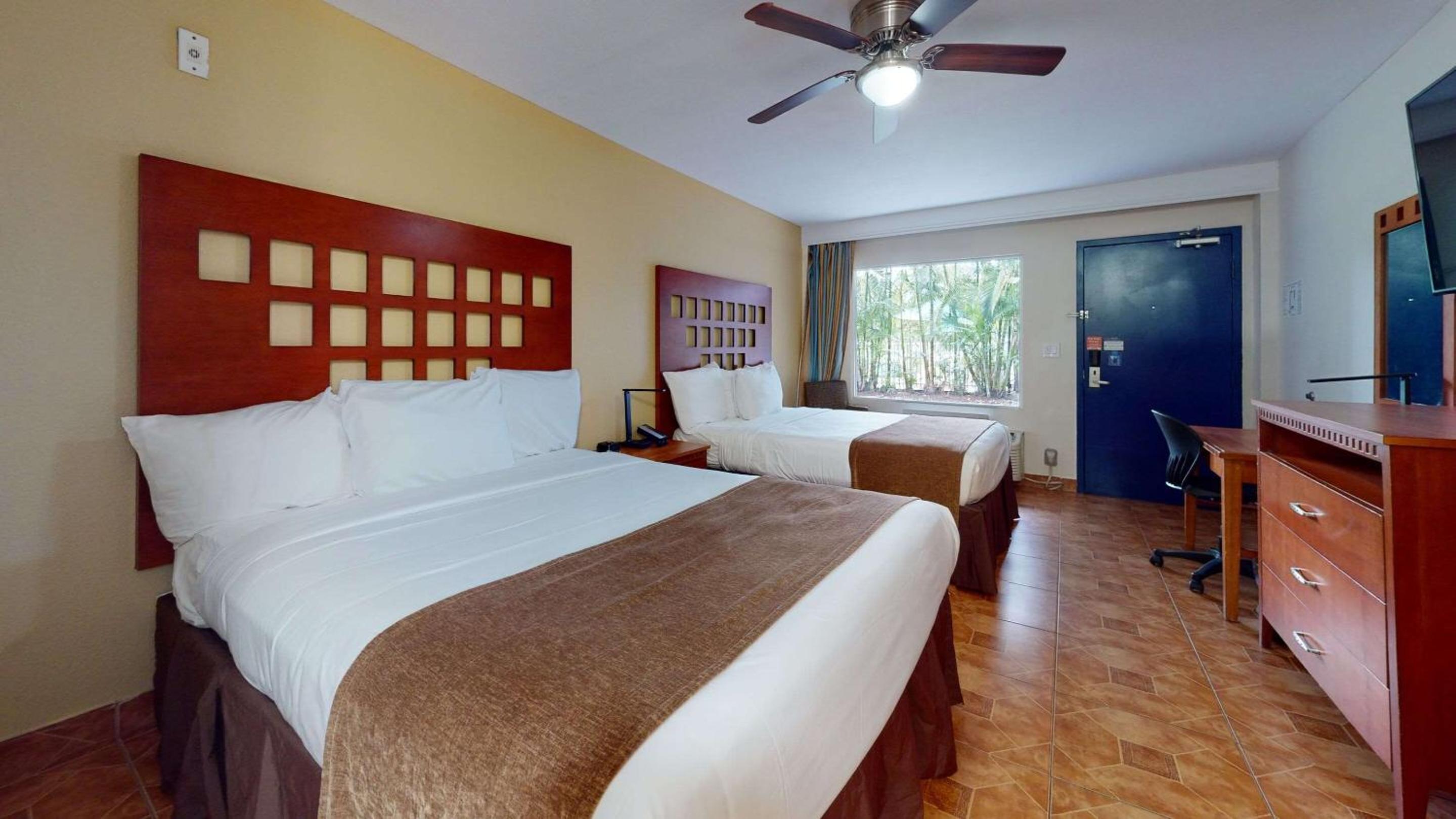 Deluxe Queen Room with Two Queen Beds - Non-Smoking - Photo 1