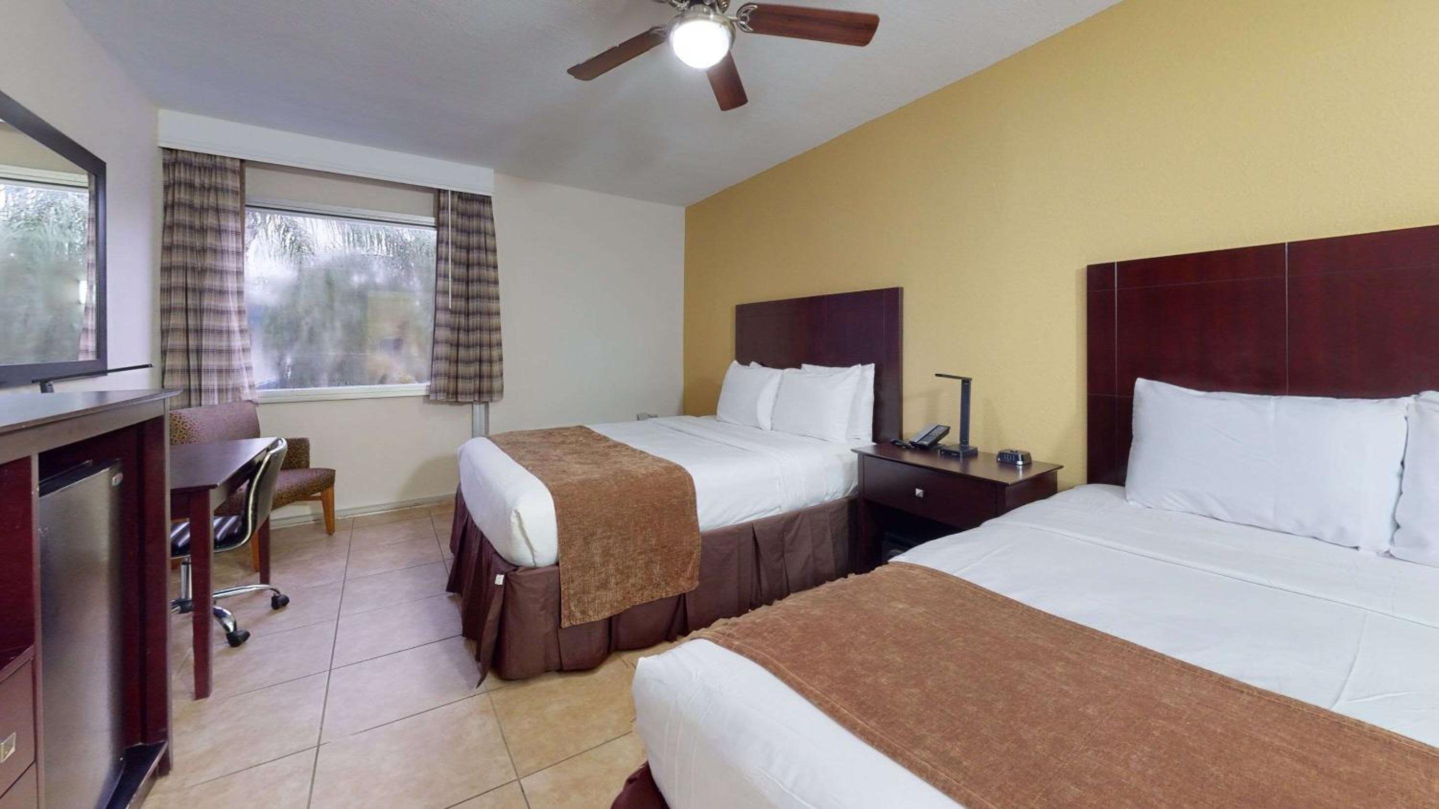 Queen Room with Two Queen Beds - Interior Hall - Non-Smoking - Photo 1