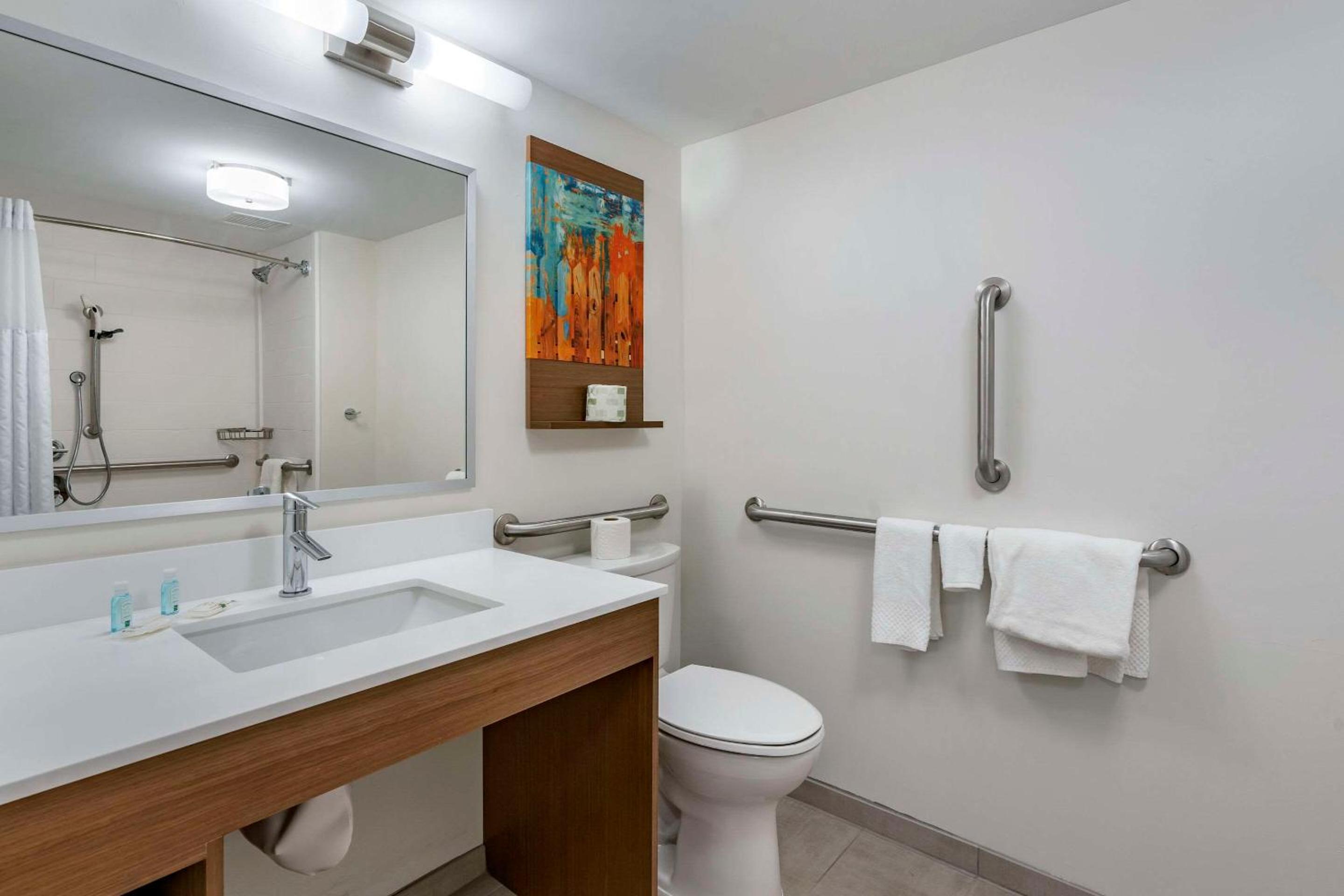 Accessible Efficiency Suite with Two Double Beds - Non Smoking - Photo 5