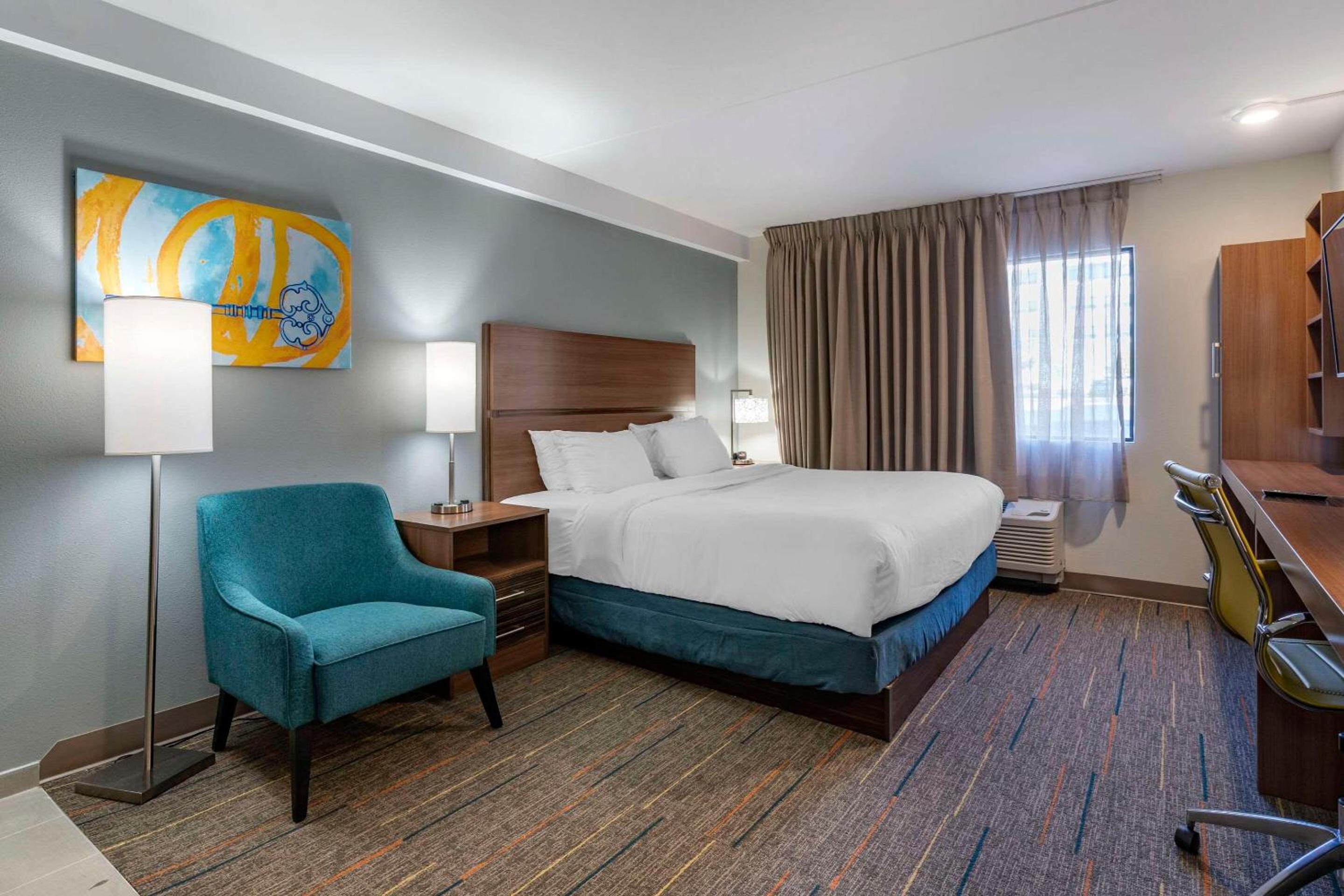 King Suite - Non Smoking - Photo 1