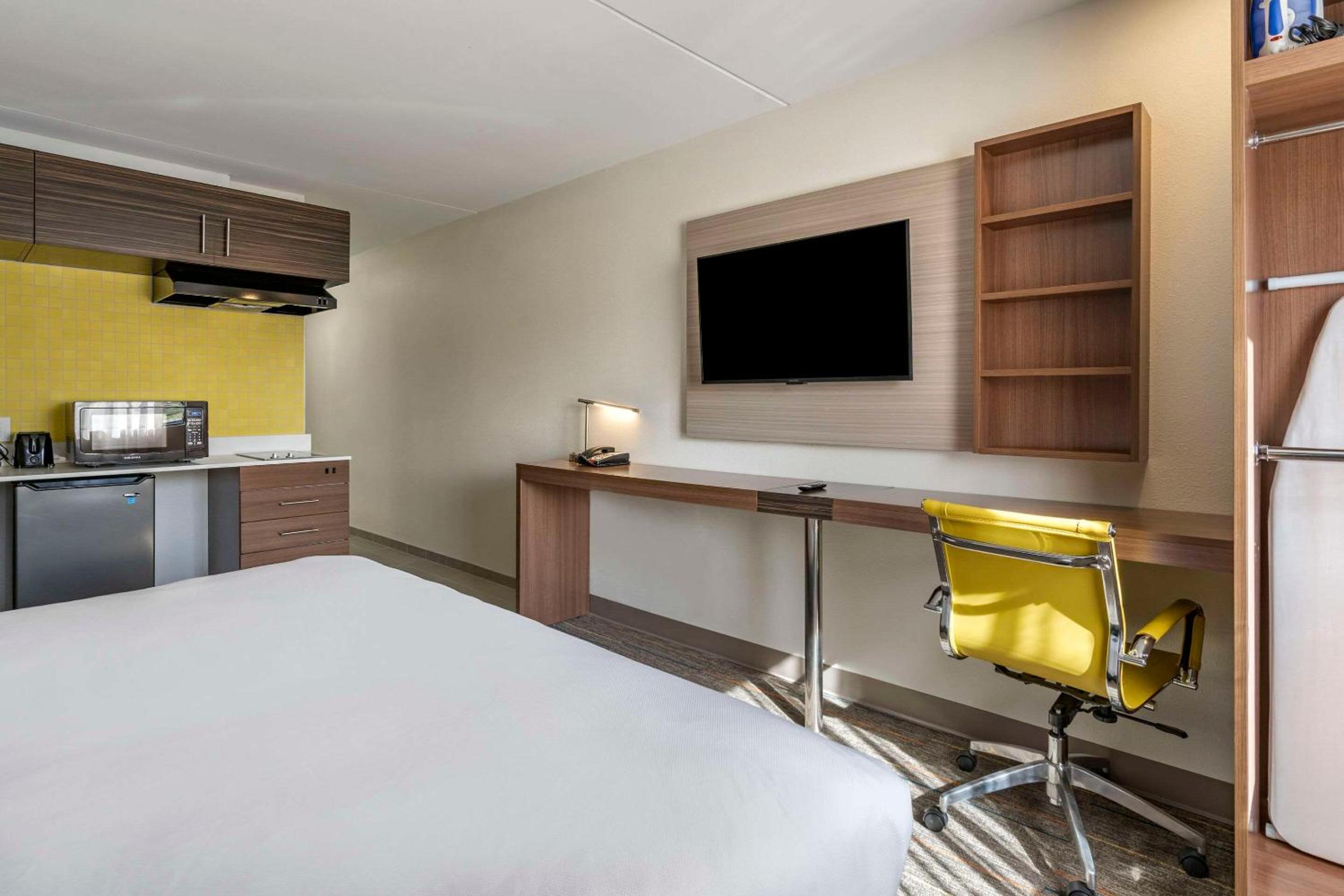King Suite - Non Smoking - Photo 5