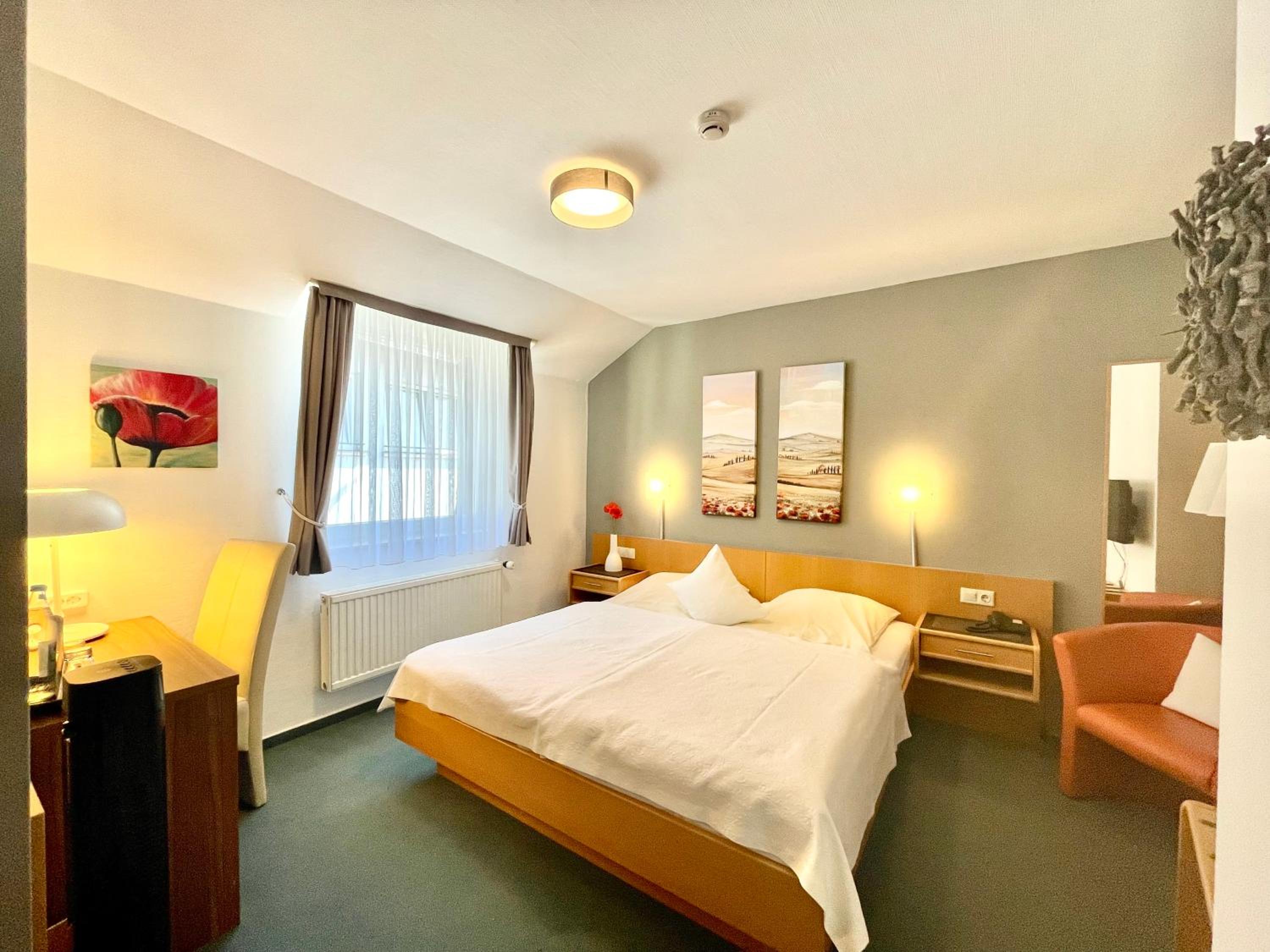 Small Twin Room - Photo 1