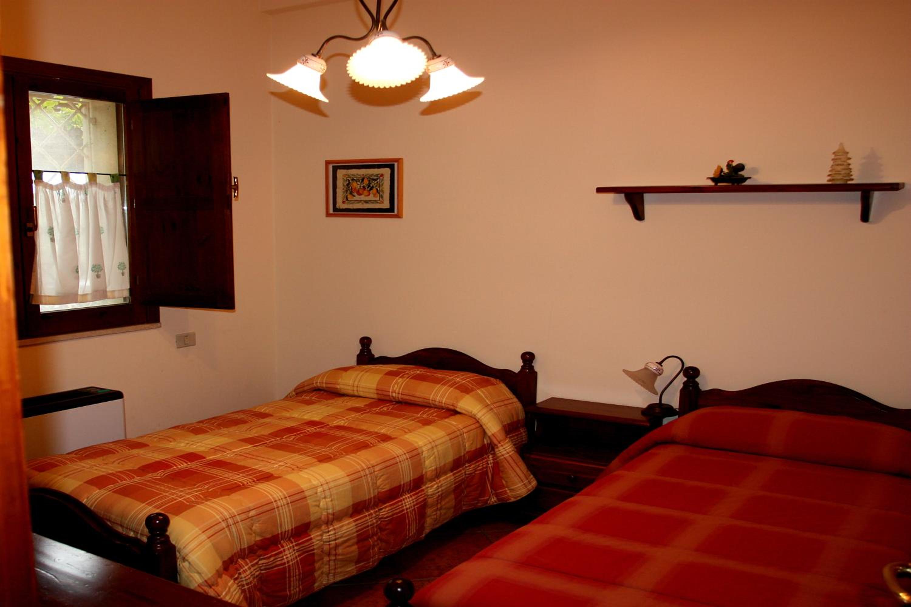 Double or Twin Room with Shared Bathroom photo 3