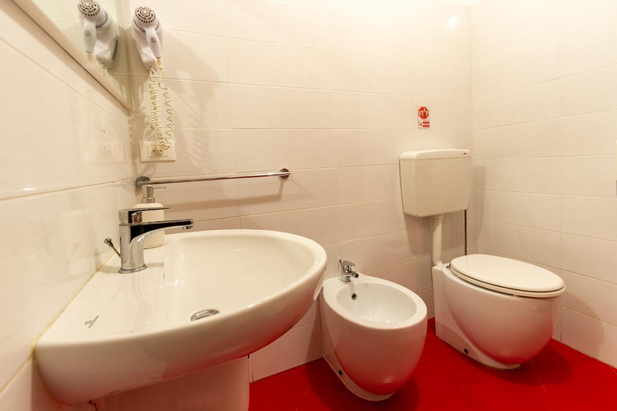 Double Room with Shared Bathroom photo 3