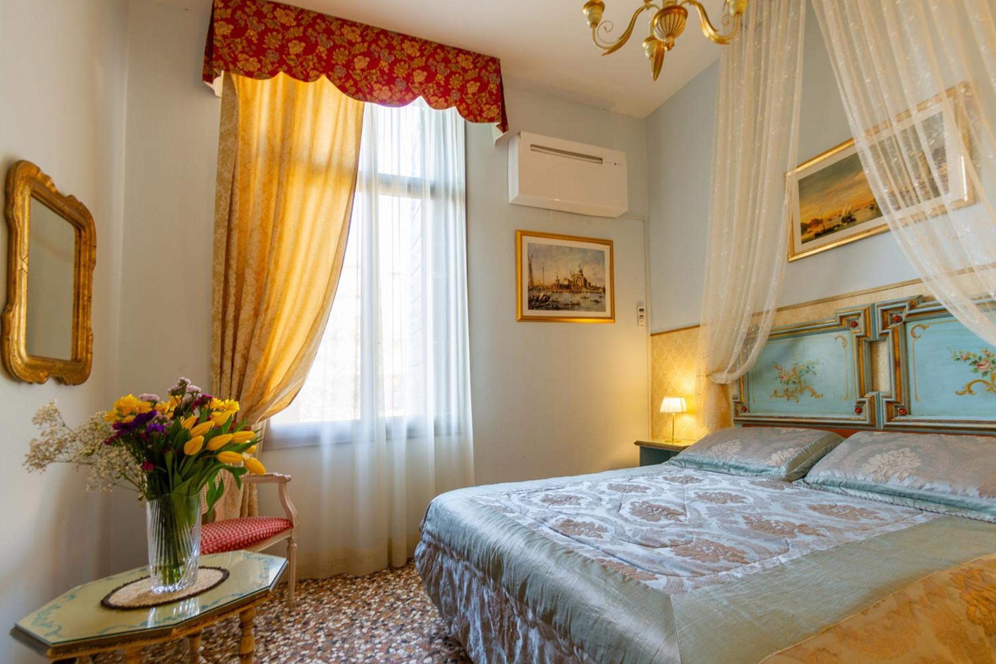 Double Room with Shared Bathroom photo 1