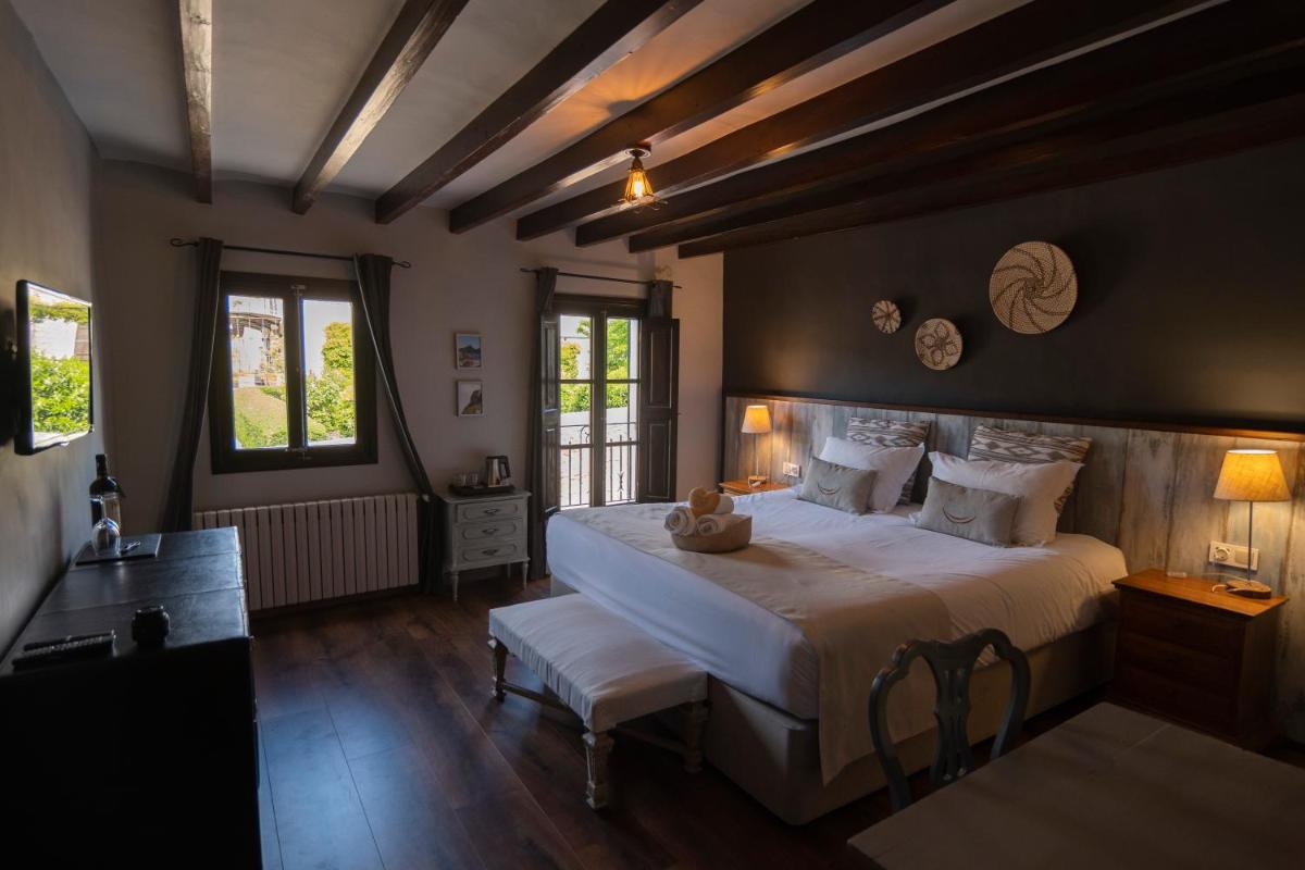 Double or Twin Room with Mountain View