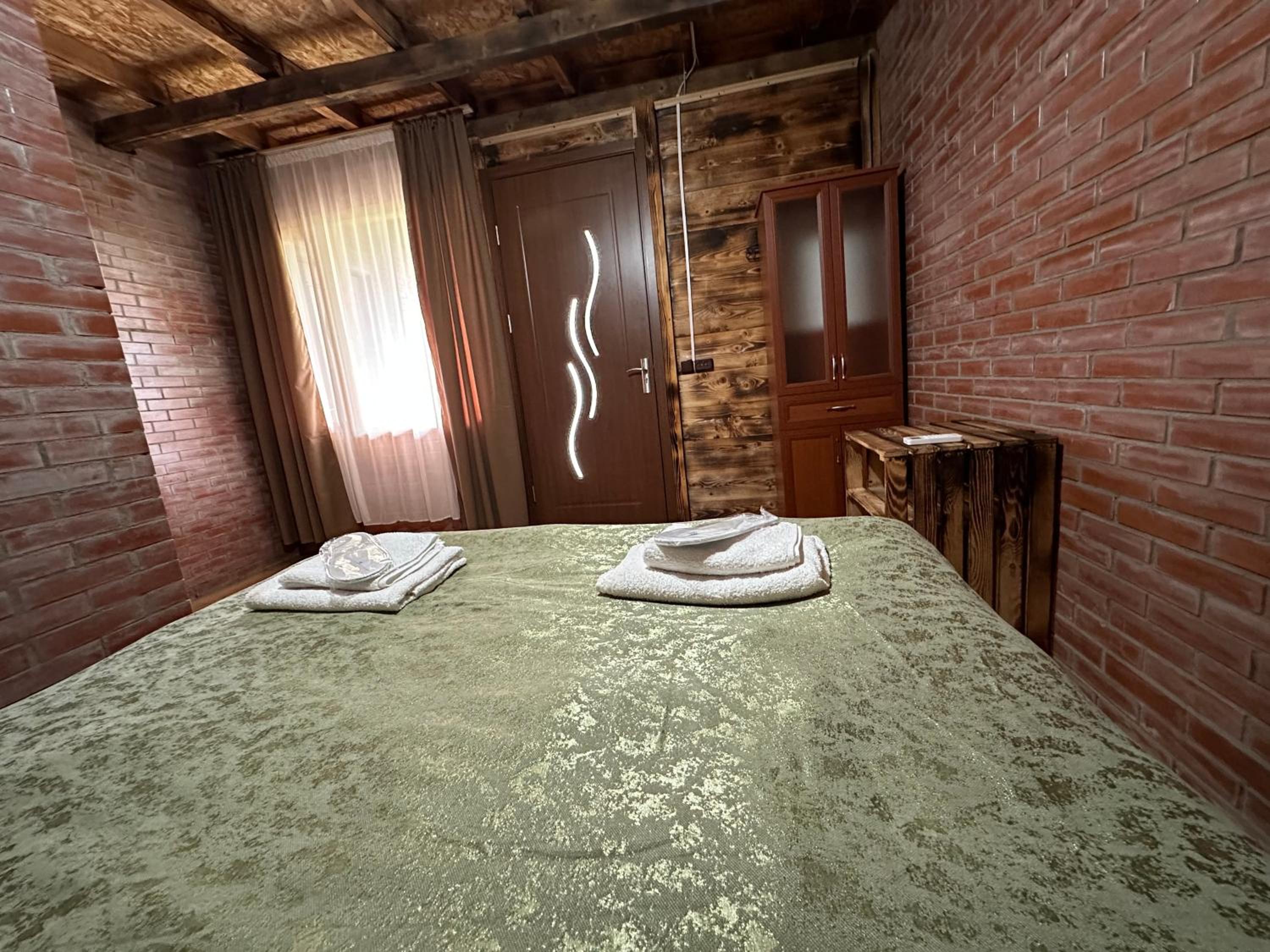 Double Room with Private Bathroom - Photo 1