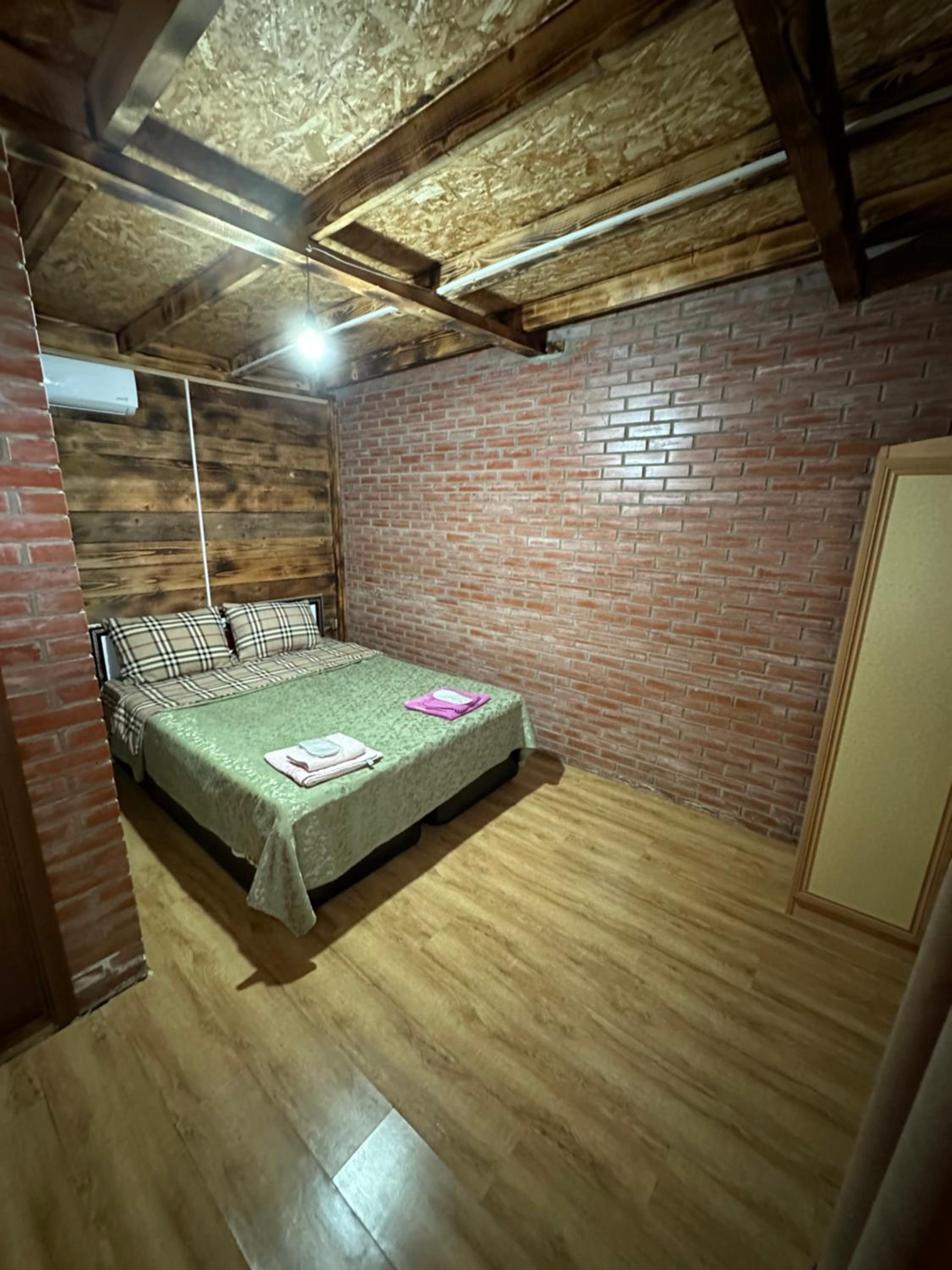Double Room with Private Bathroom - Photo 7