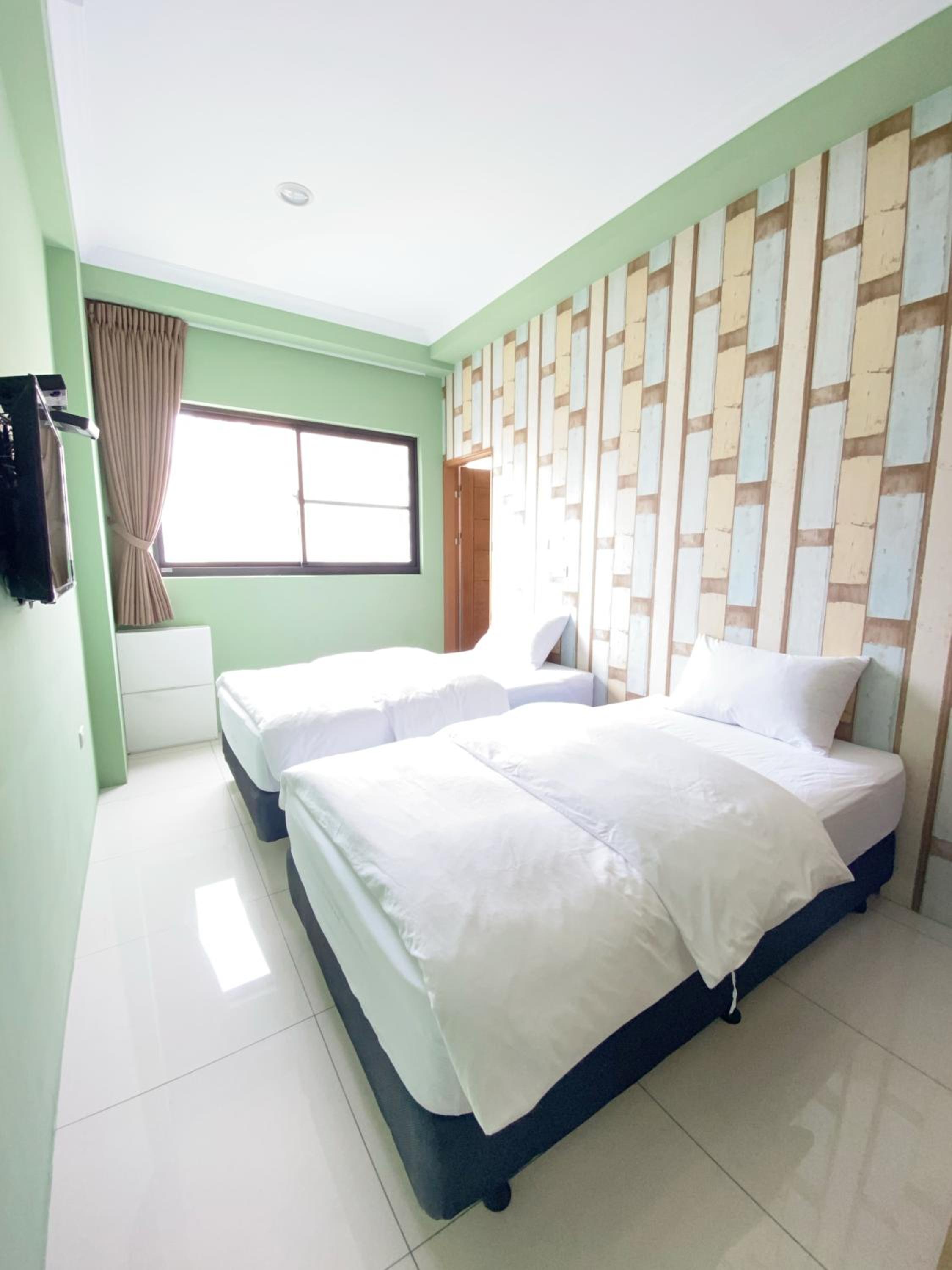 Standard Twin Room - Photo 3