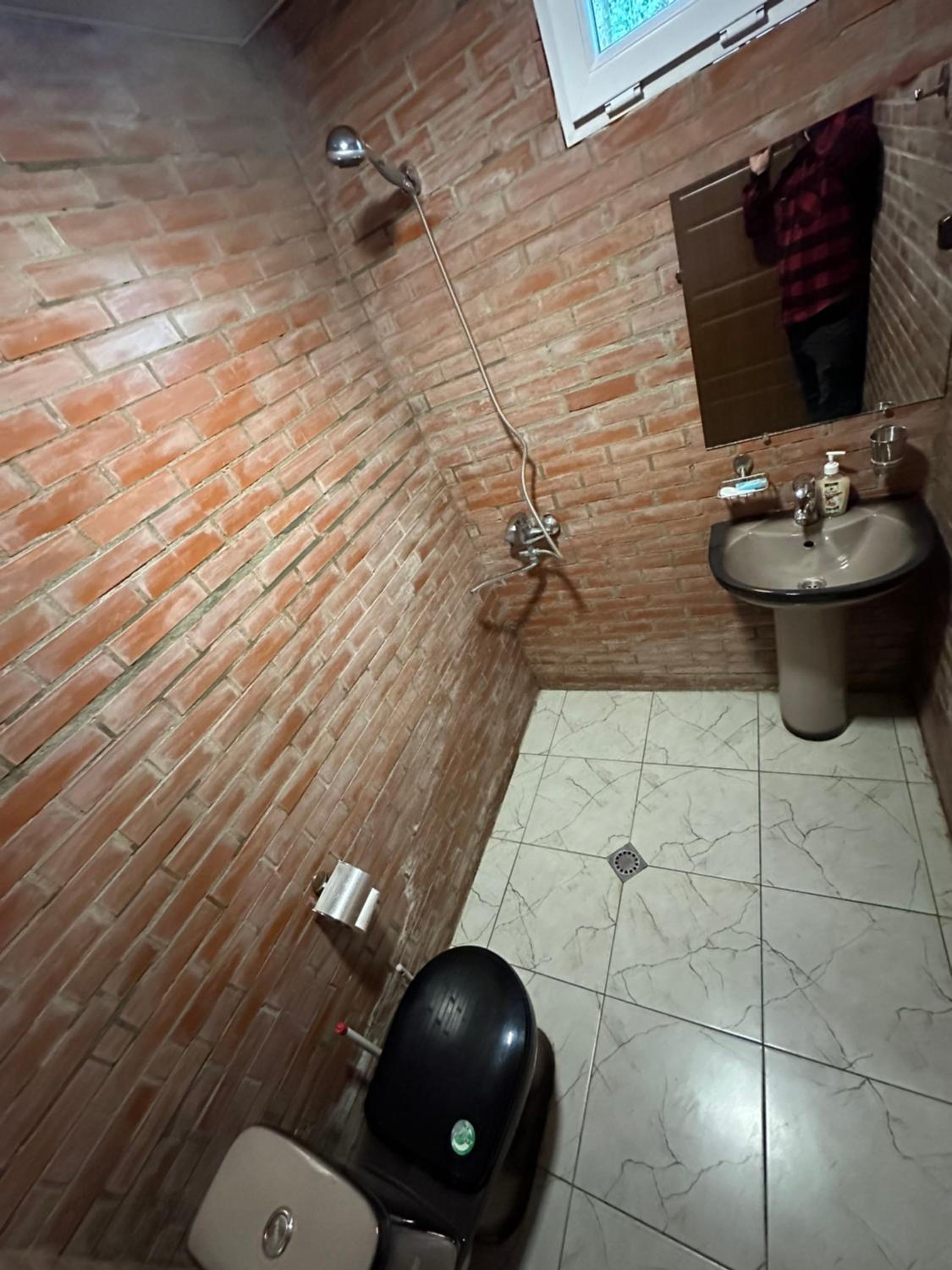 Quadruple Room with Private Bathroom - Photo 12