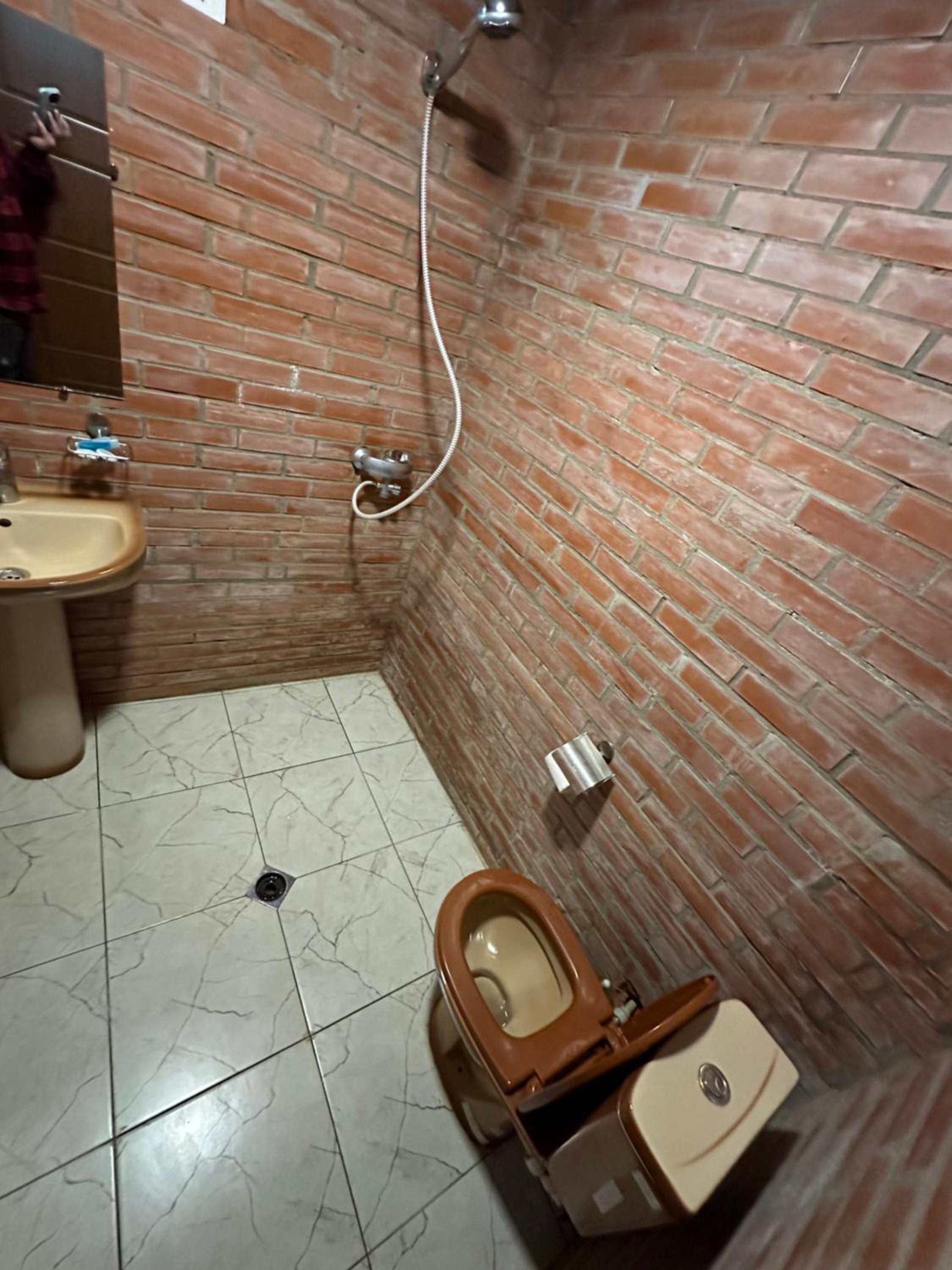 Quadruple Room with Private Bathroom - Photo 3