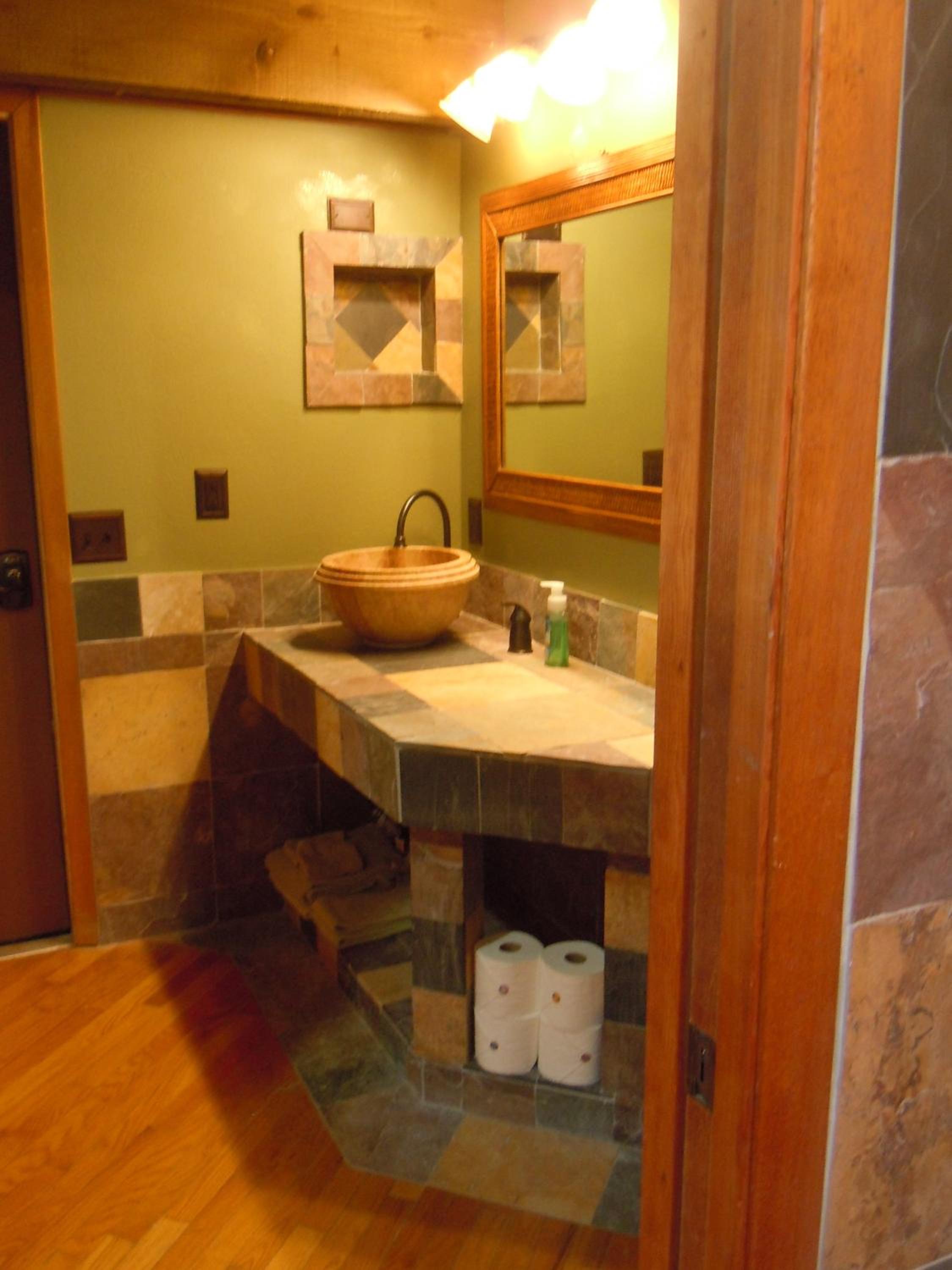 Deluxe Queen Room - Photo 9