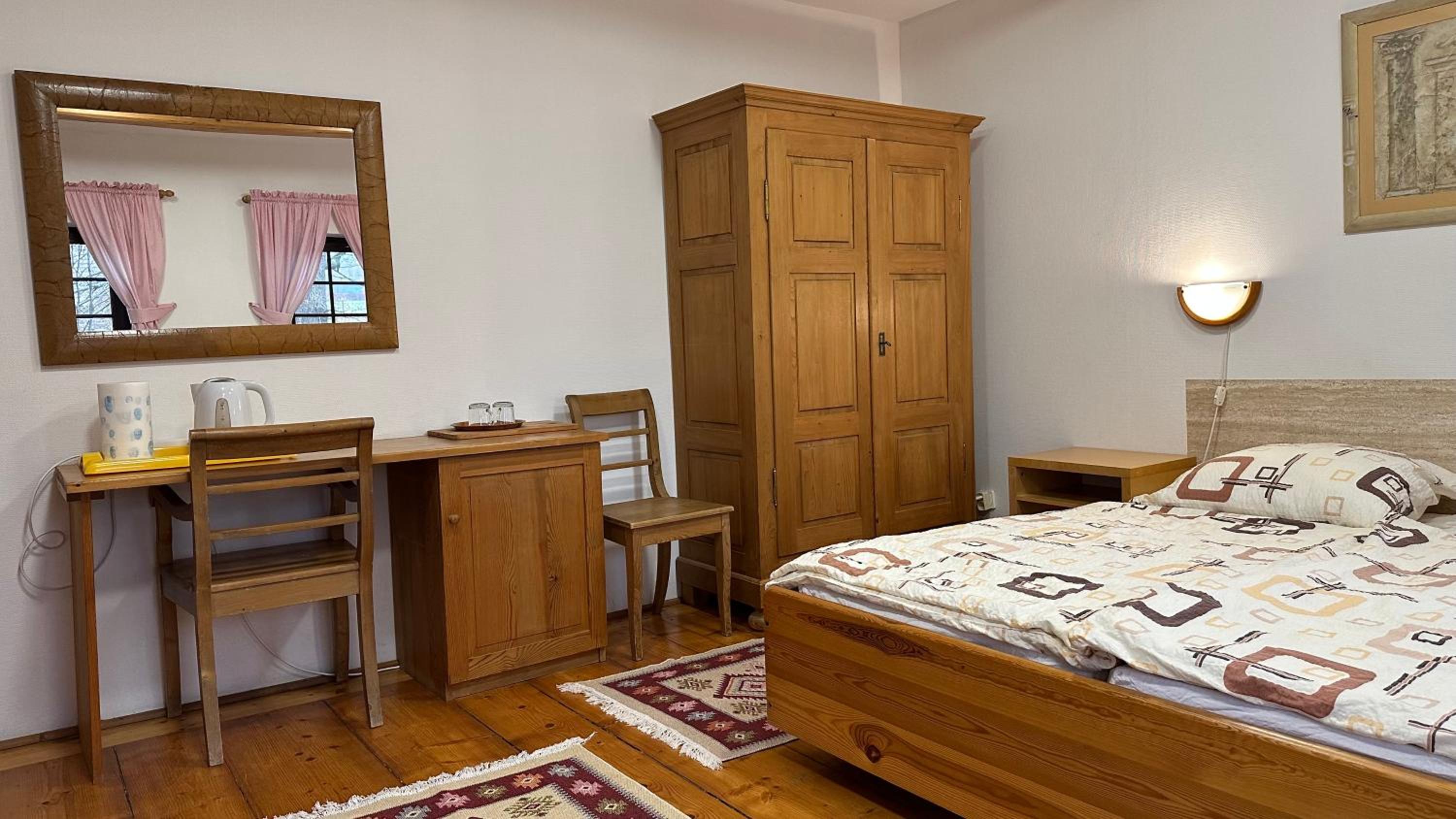 Deluxe Double Room (2 Adults + 1 Child) photo 3