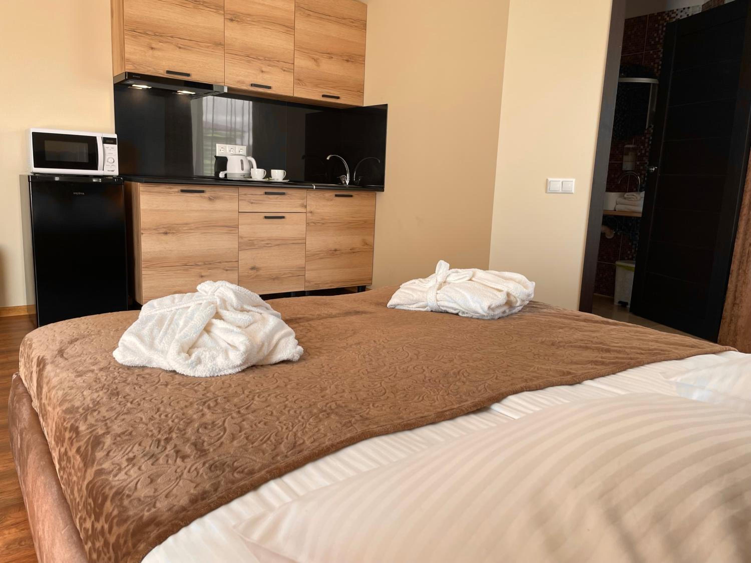 Double Room with Spa Package - Photo 7