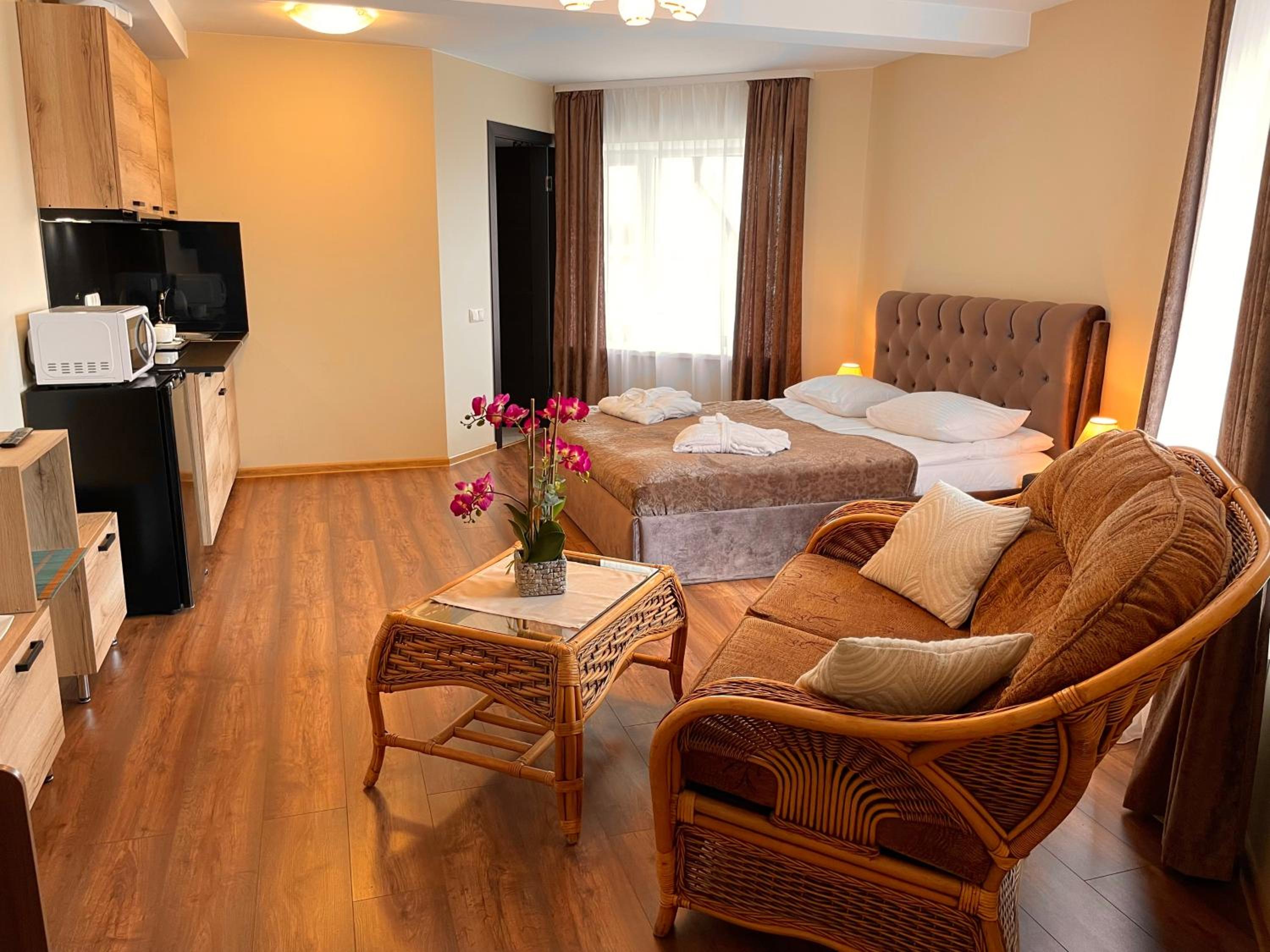 Double Room with Spa Package - Photo 10