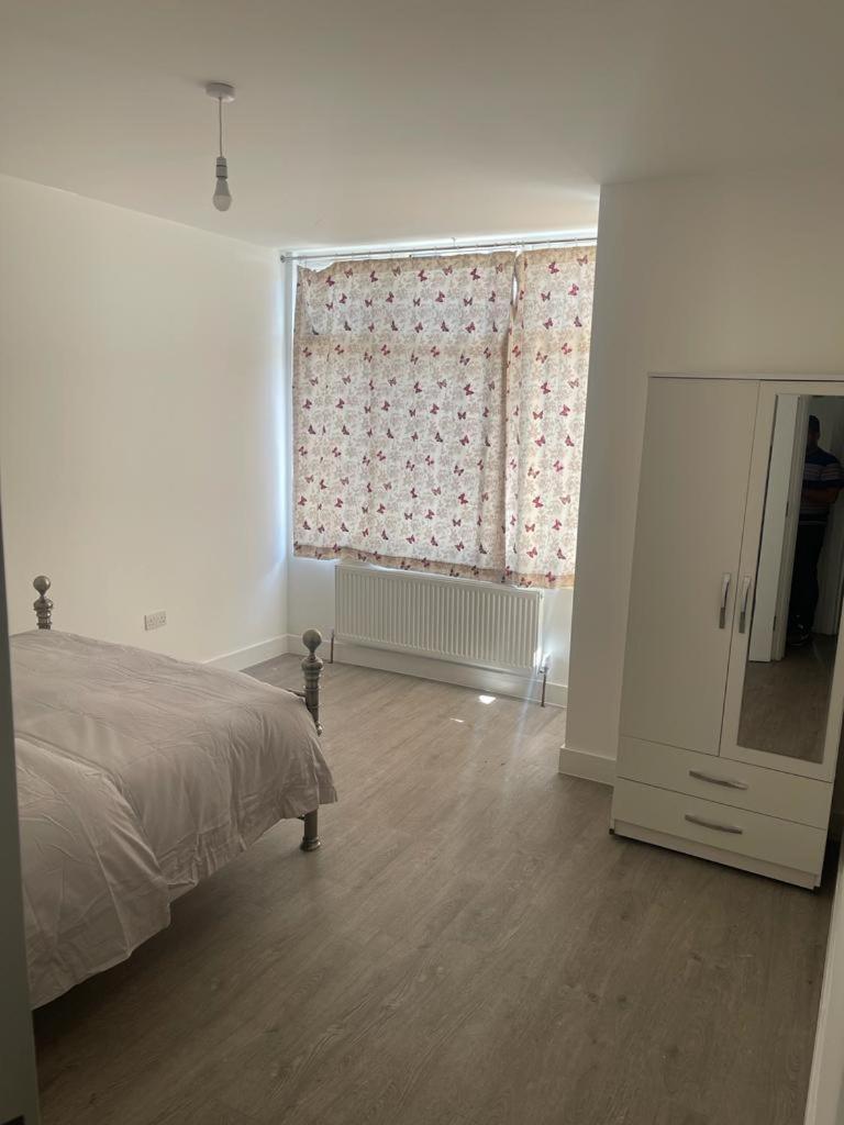 Double Room with Shared Bathroom photo 2