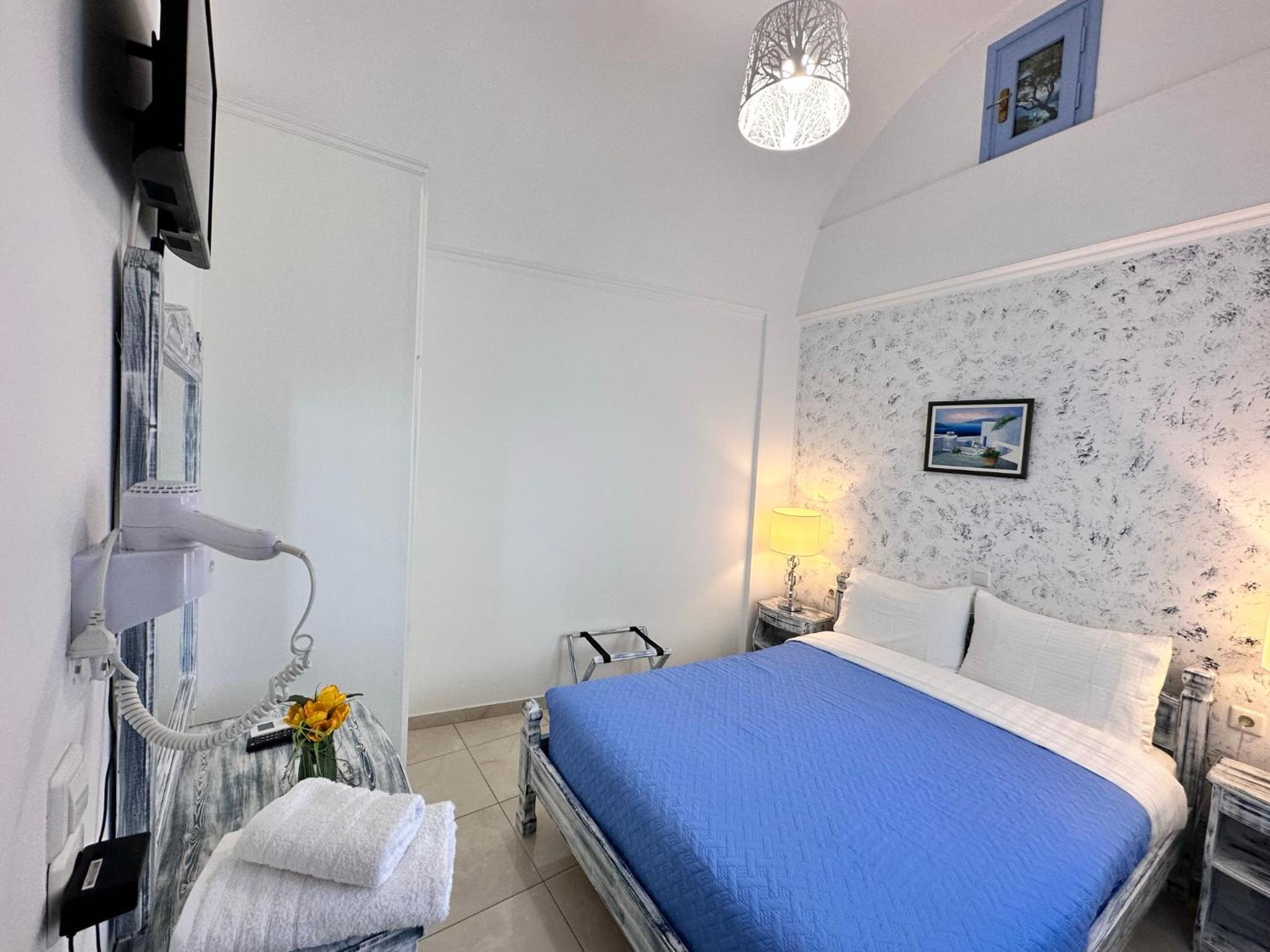 Deluxe One-Bedroom Apartment photo 2