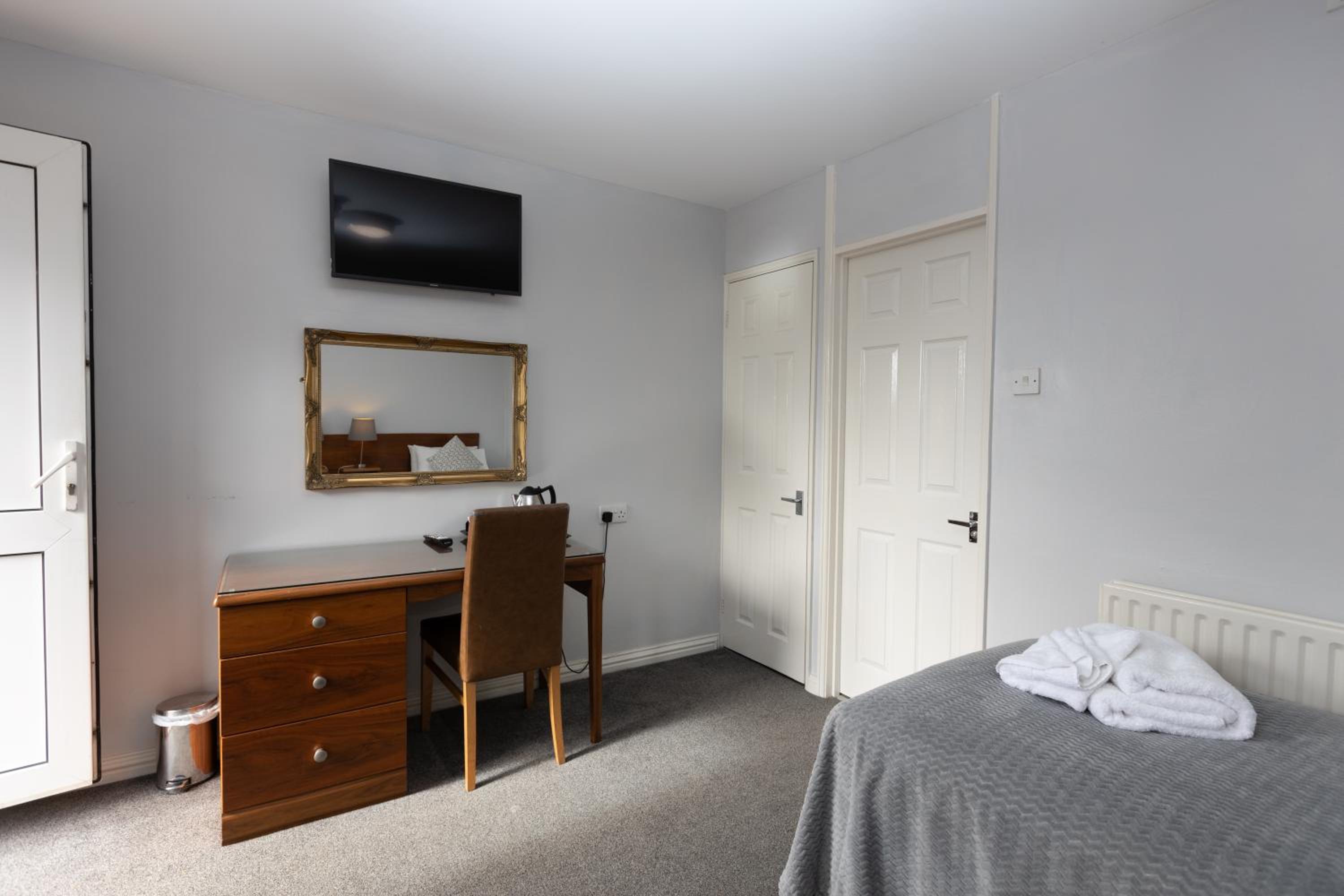 Twin Room - Photo 7