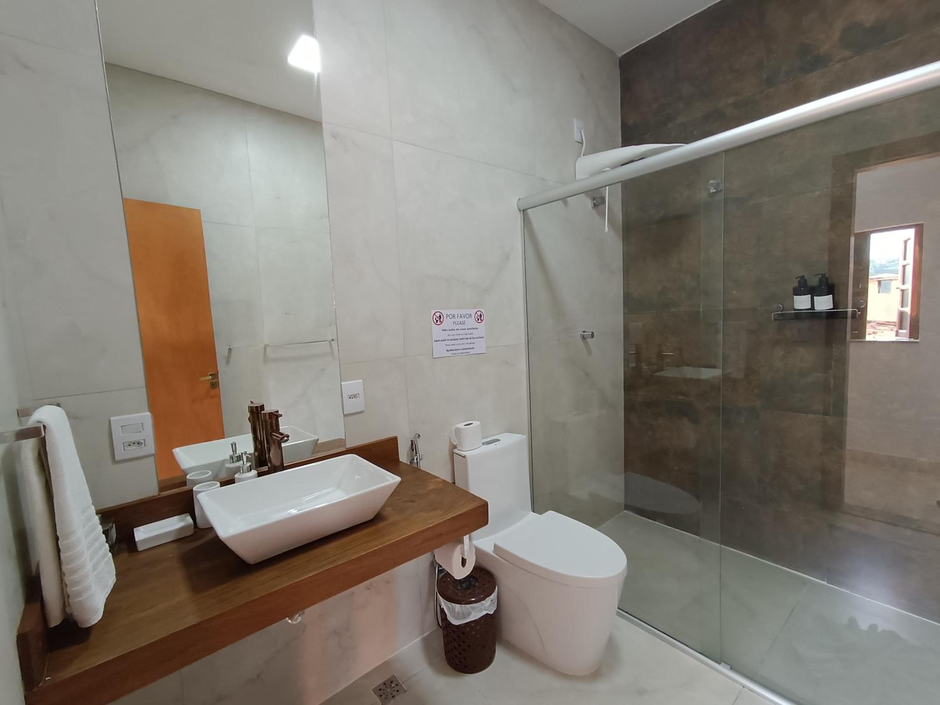 Suite with Lake View - Photo 3